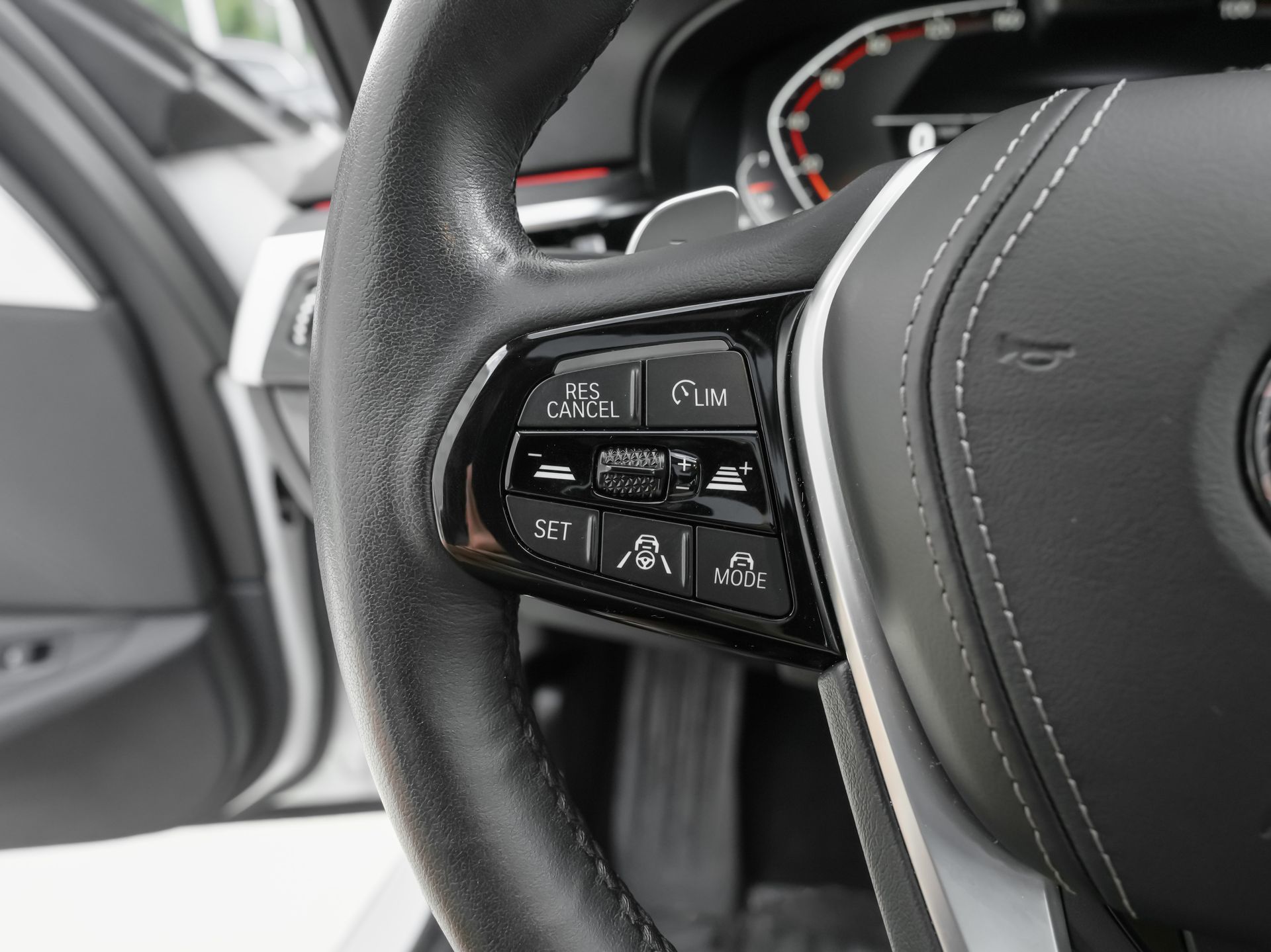 2023 BMW 5 Series 540i - Photo 17