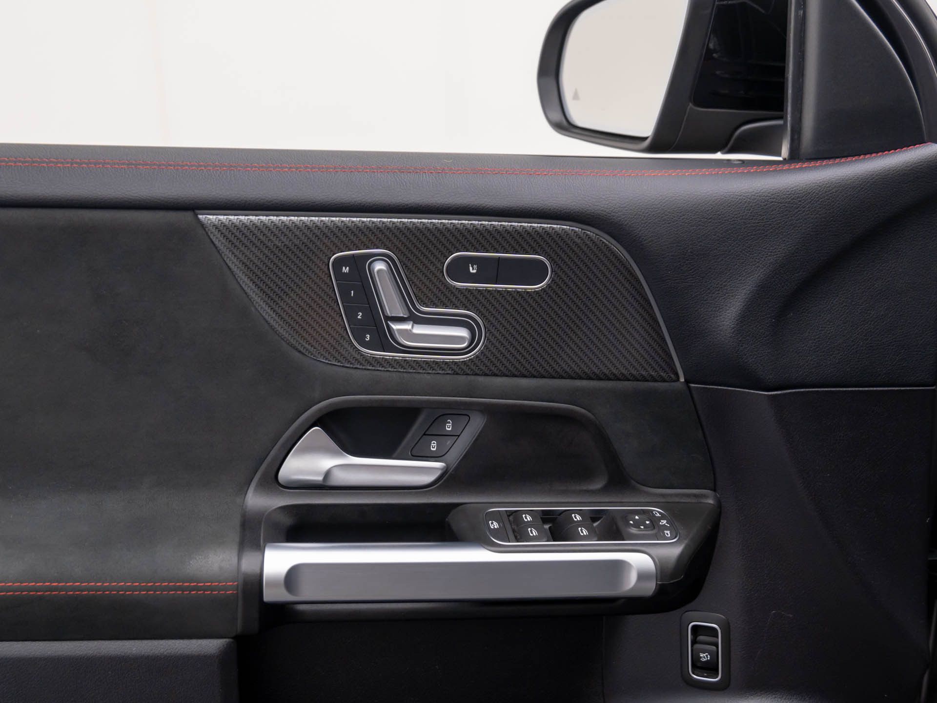 2021 Mercedes-Benz GLB GLB 35 AMG photo