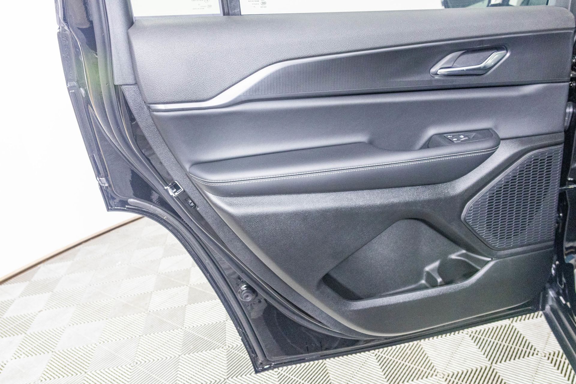 2025 JEEP GRAND CHEROKEE L - Image 26