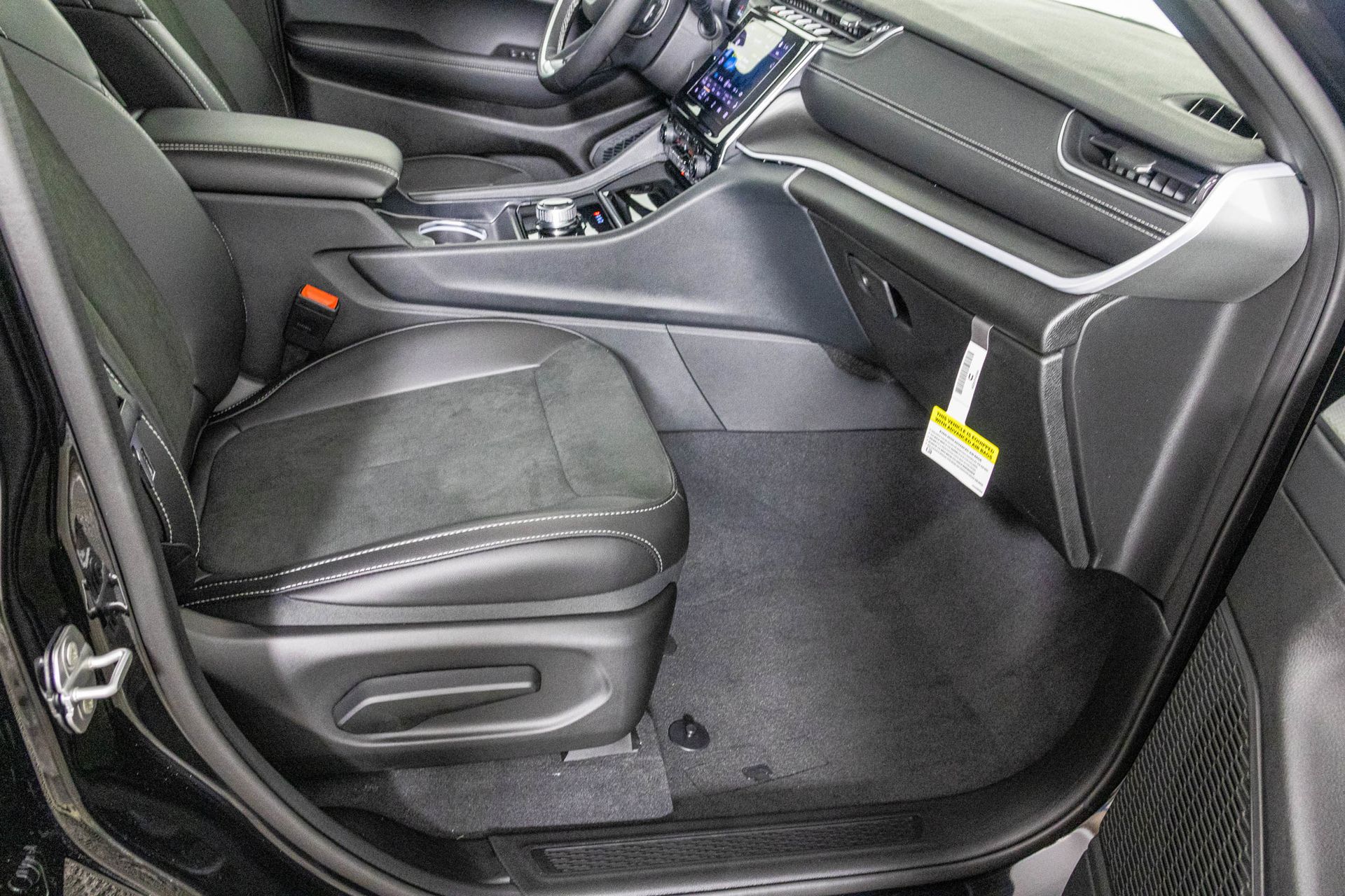 2025 JEEP GRAND CHEROKEE - Image 39