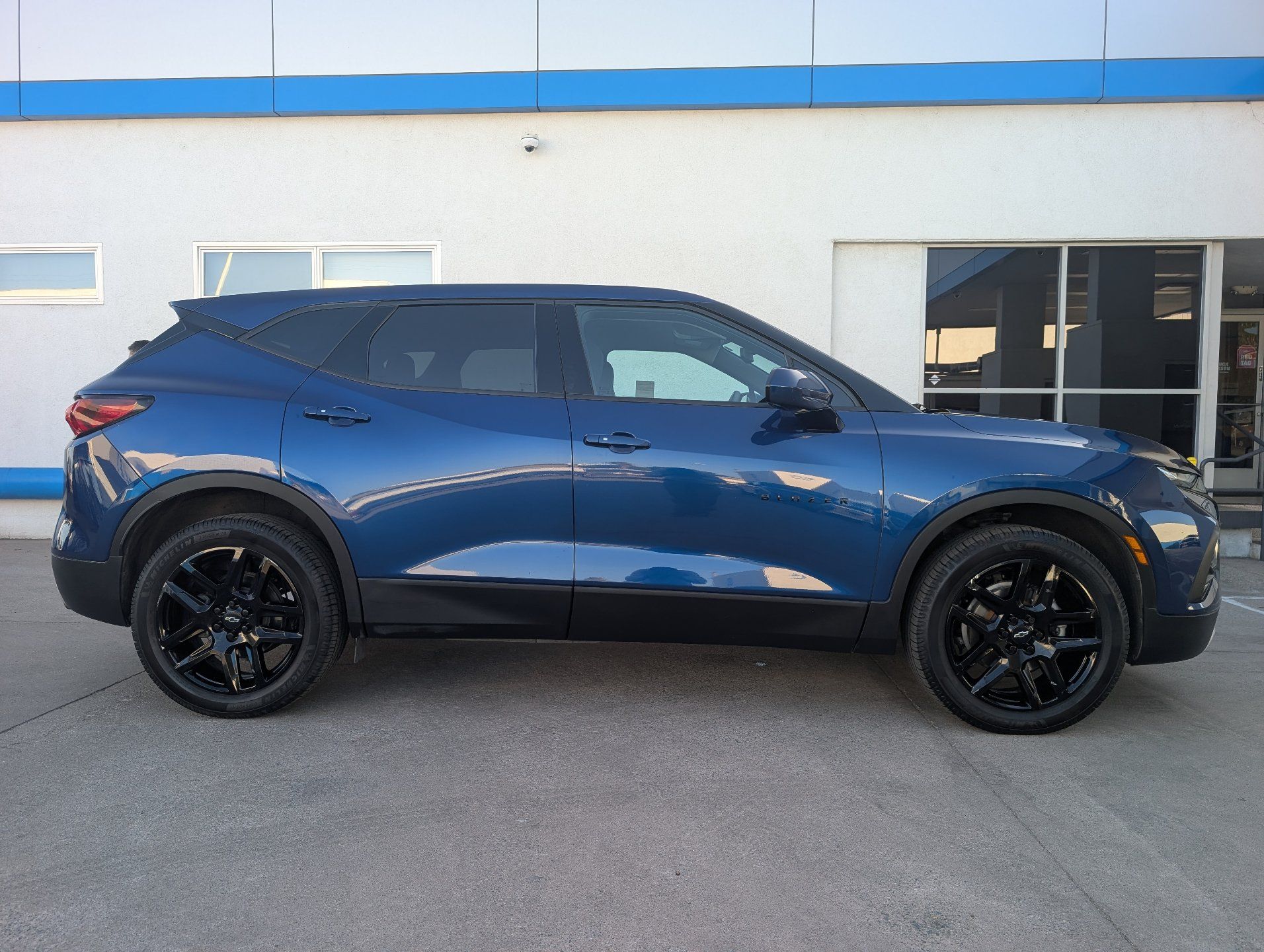 View vehicle photo 7