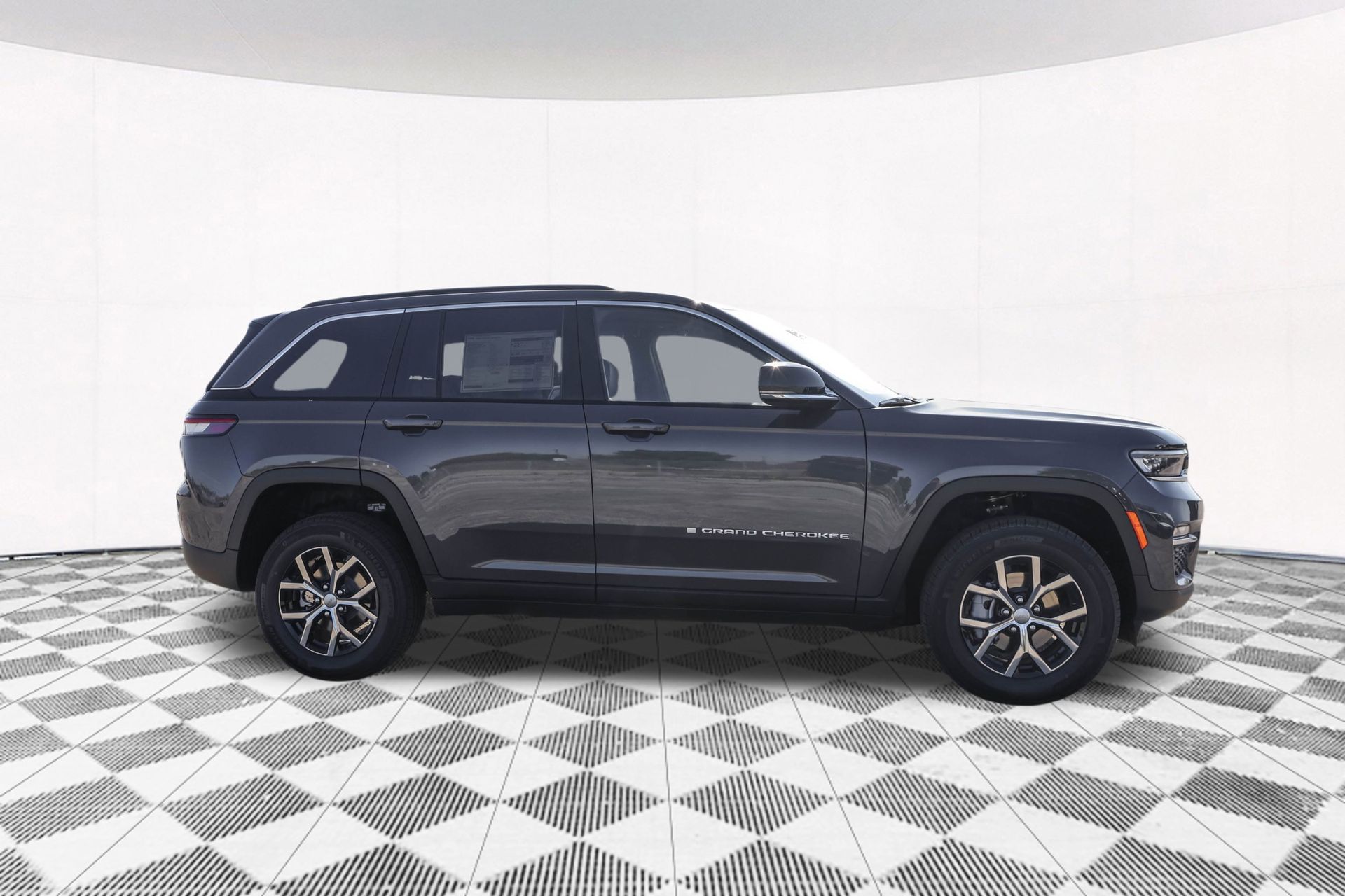 2025 JEEP GRAND CHEROKEE - Image 11