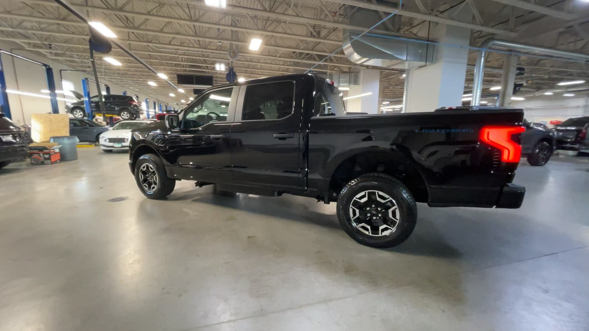 2024 Ford F-150 Lightning Pro - Photo 7