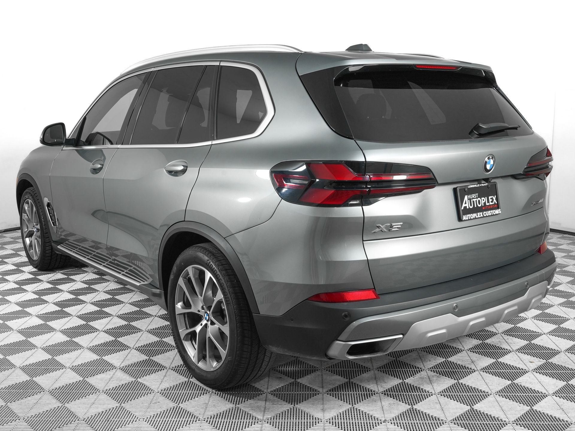 View vehicle photo 6