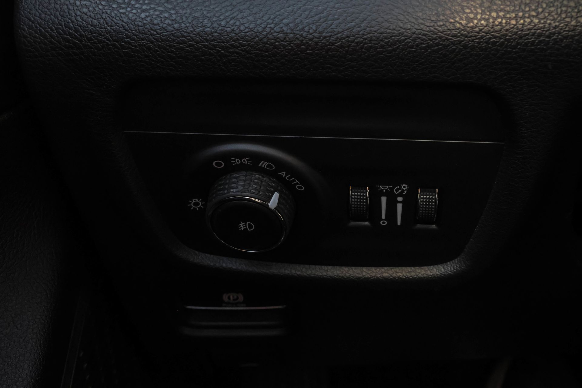 2025 JEEP GRAND CHEROKEE - Image 29