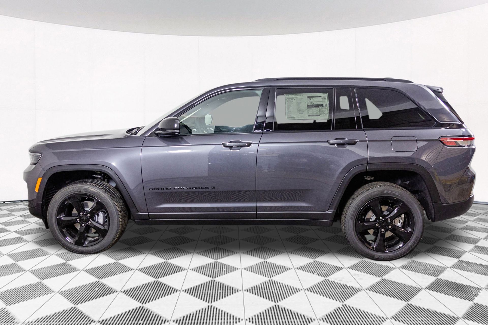 2025 JEEP GRAND CHEROKEE - Image 12