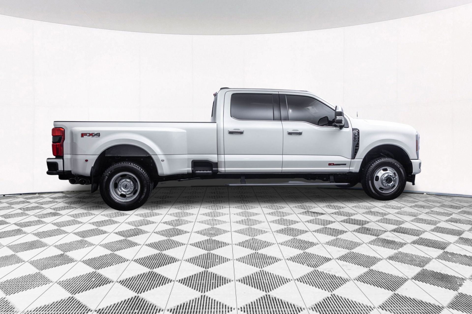 2024 FORD F-350 - Image 13