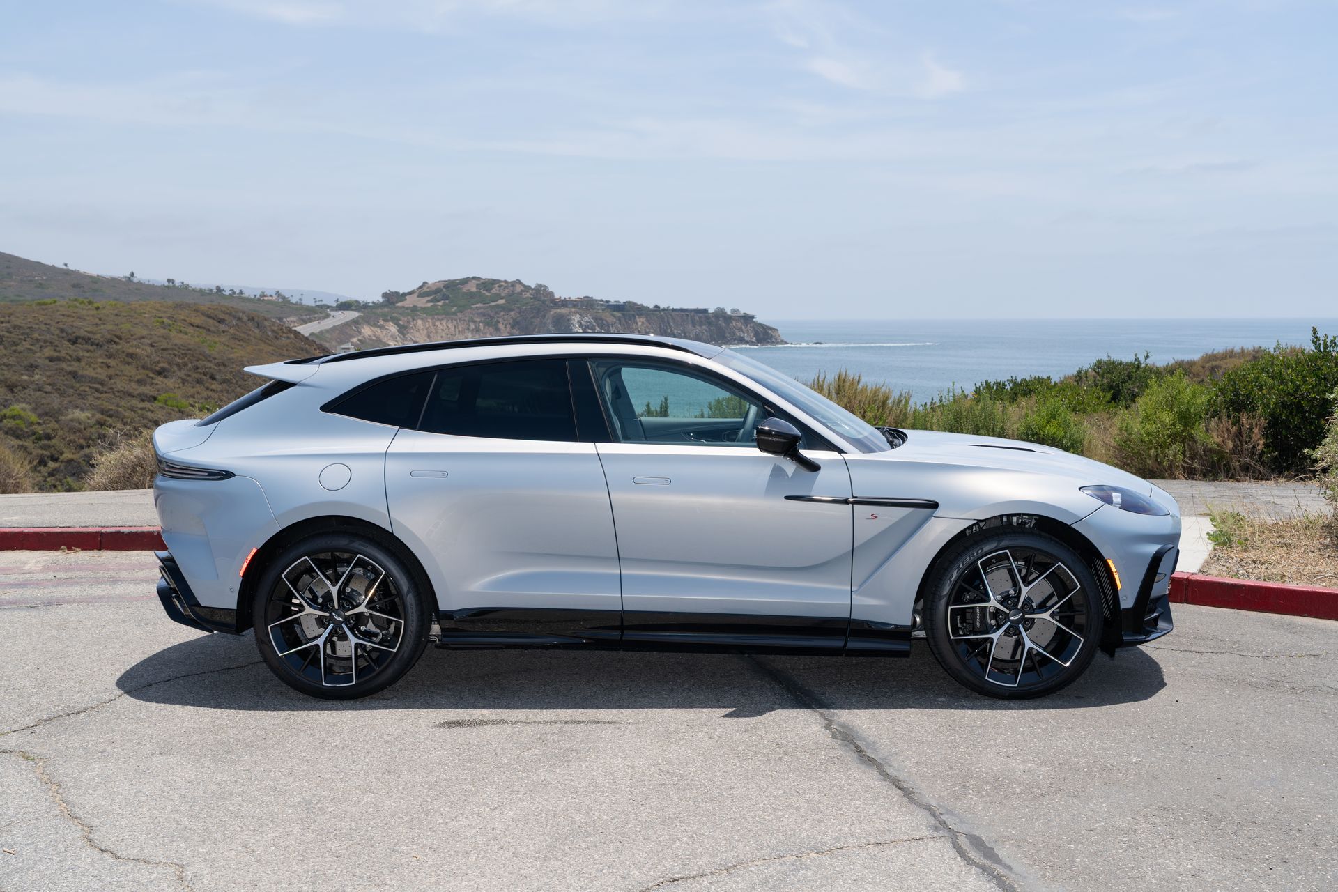 Aston Martin 2026 DBX S