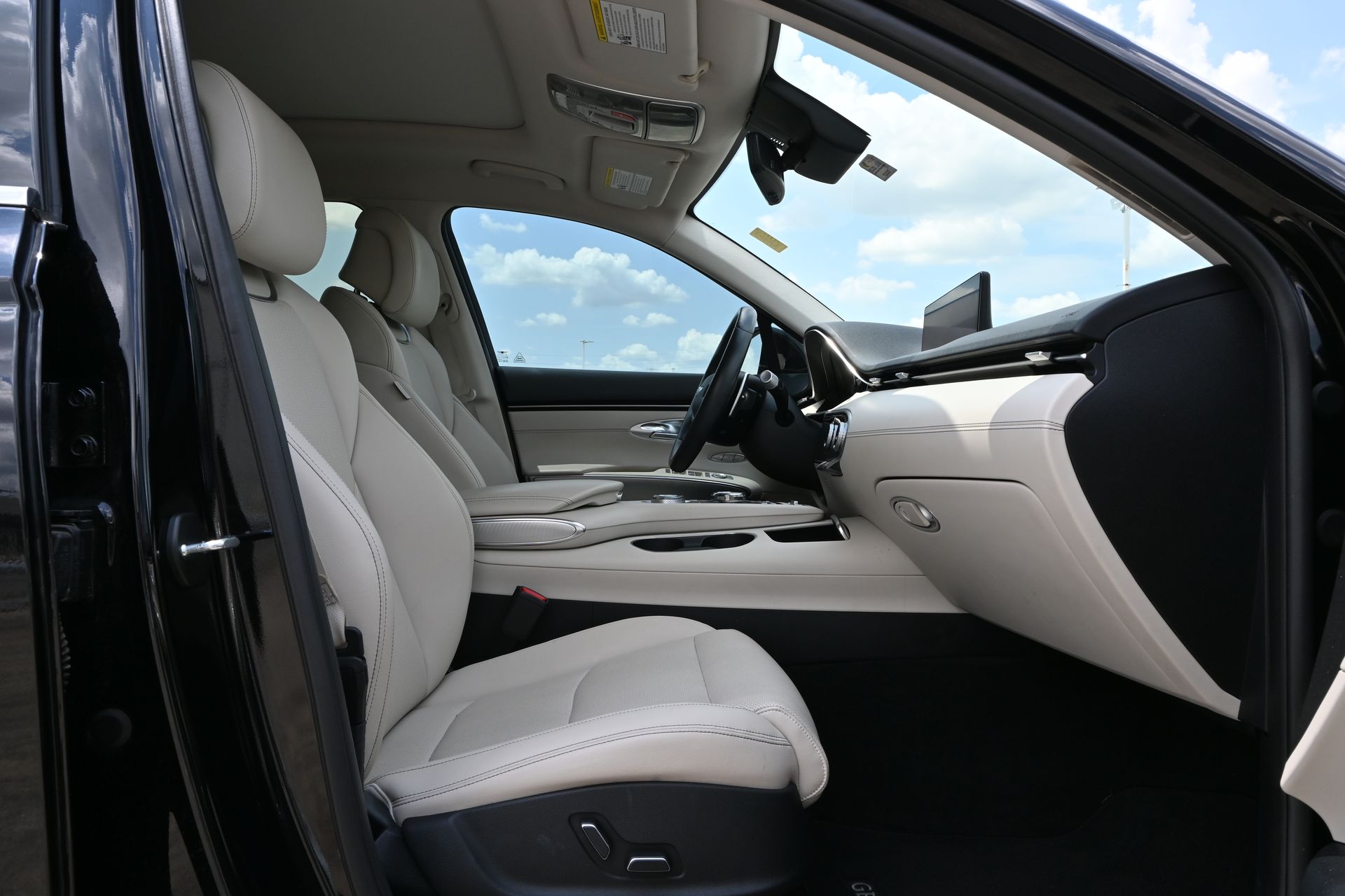2024 Genesis GV70 2.5T Black at AutoSavvy Houston Southwest