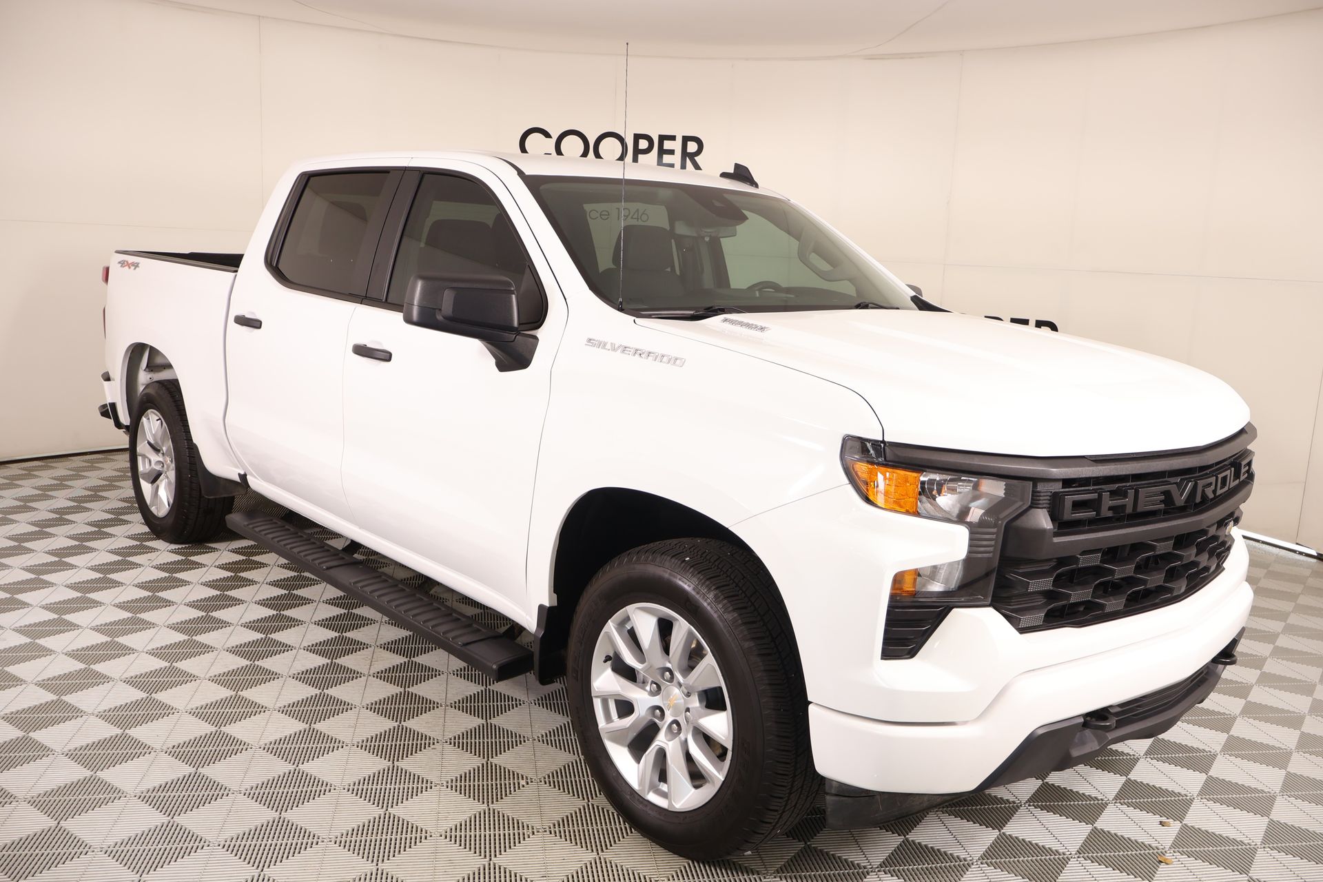 Summit White 2025 Chevrolet Silverado 1500 Pickup Truck Four-Wheel Drive 8-Speed Automatic