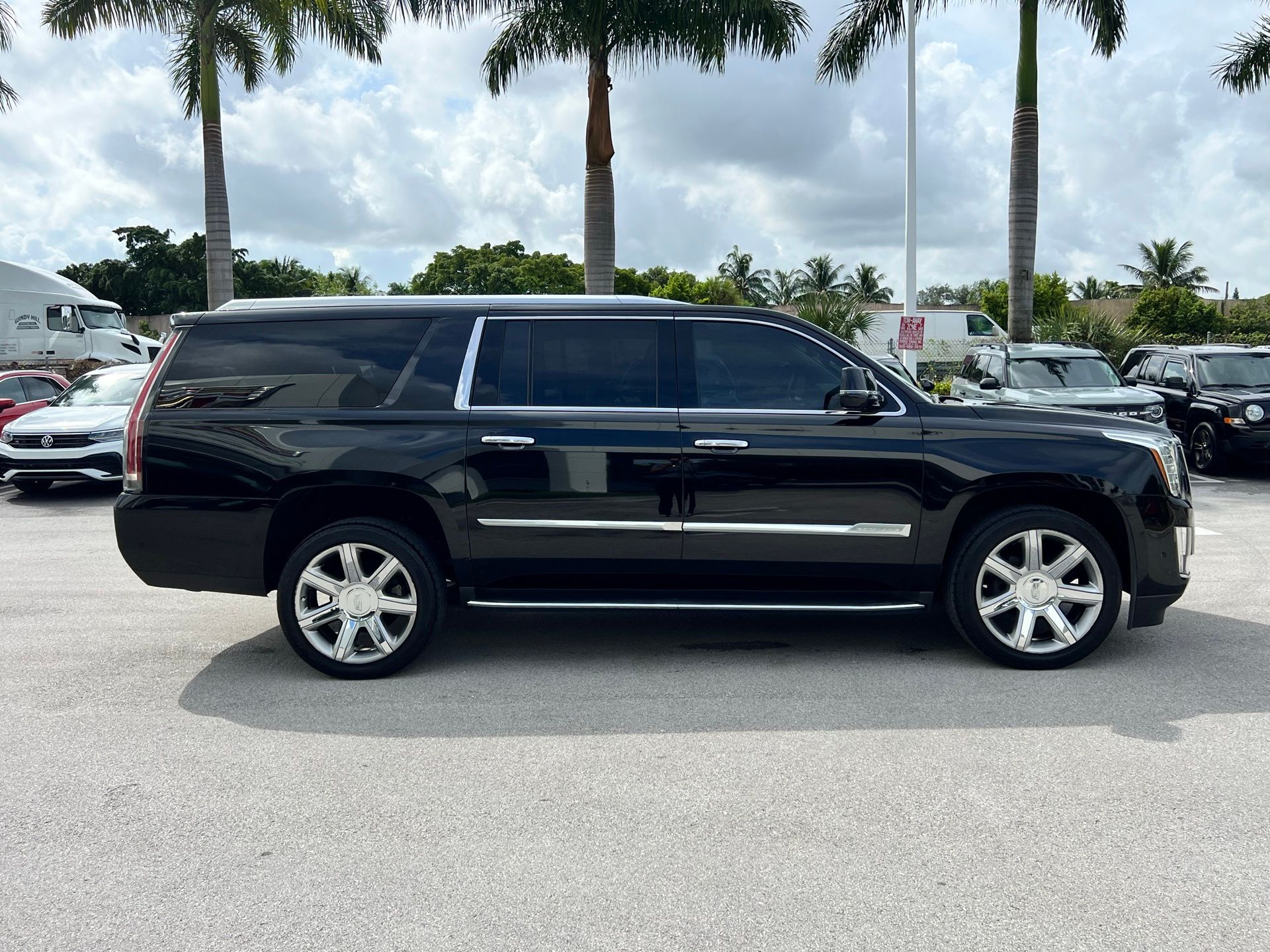 2017 Cadillac Escalade ESV Luxury 24