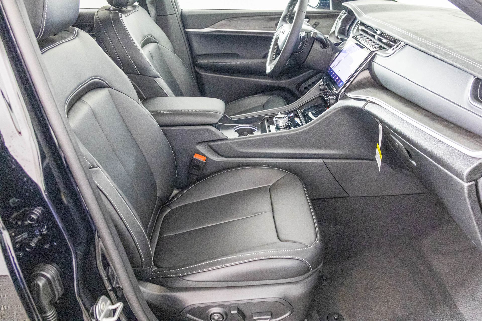 2025 JEEP GRAND CHEROKEE - Image 36