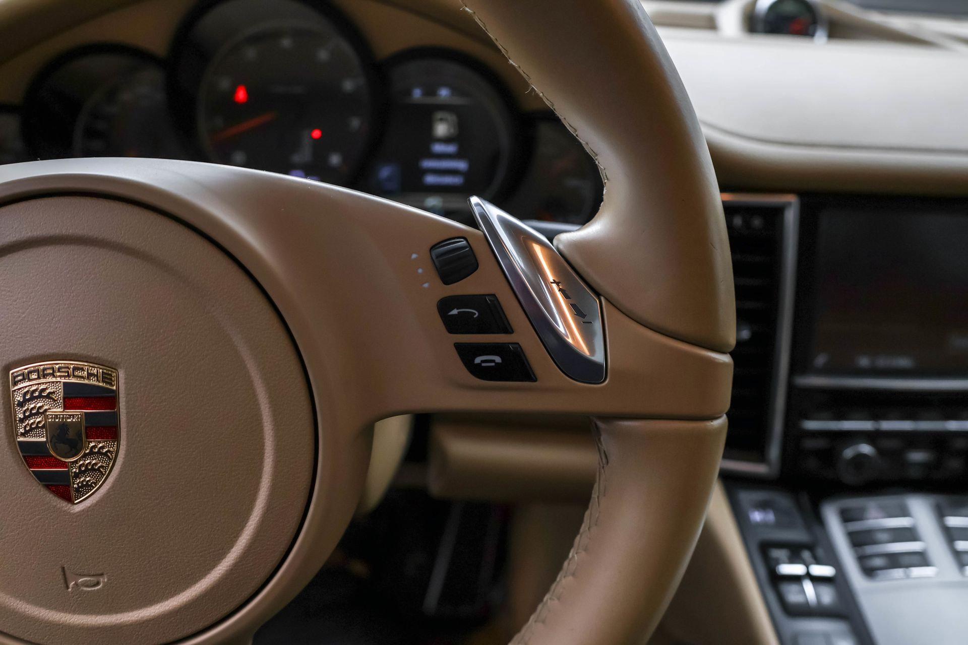 2015 PORSCHE PANAMERA - Image 25