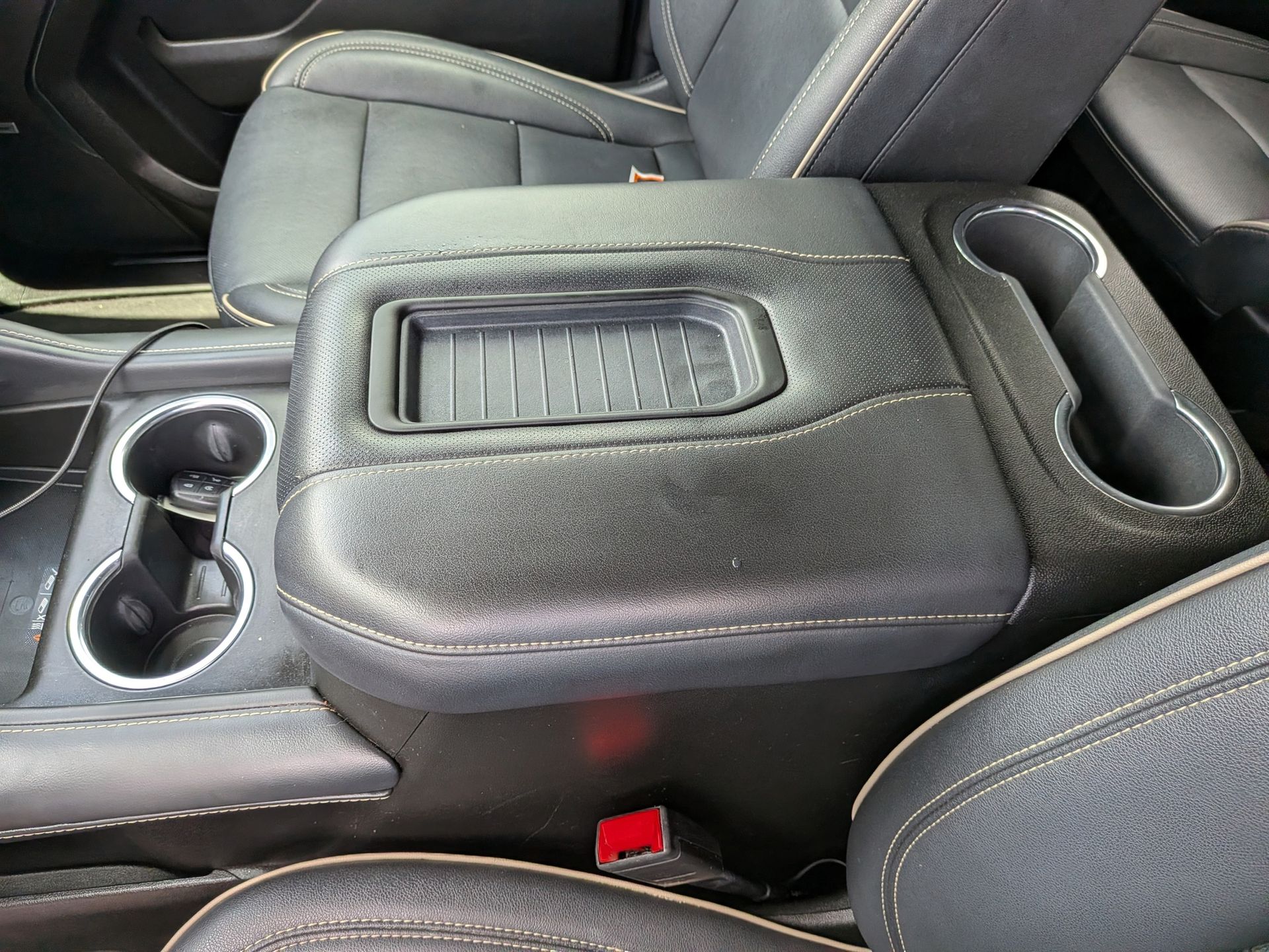 2022 GMC Yukon SLT White at North Houston Mitsubishi