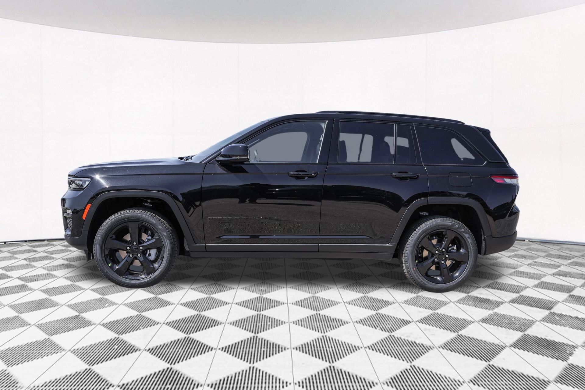 2025 JEEP GRAND CHEROKEE - Image 13