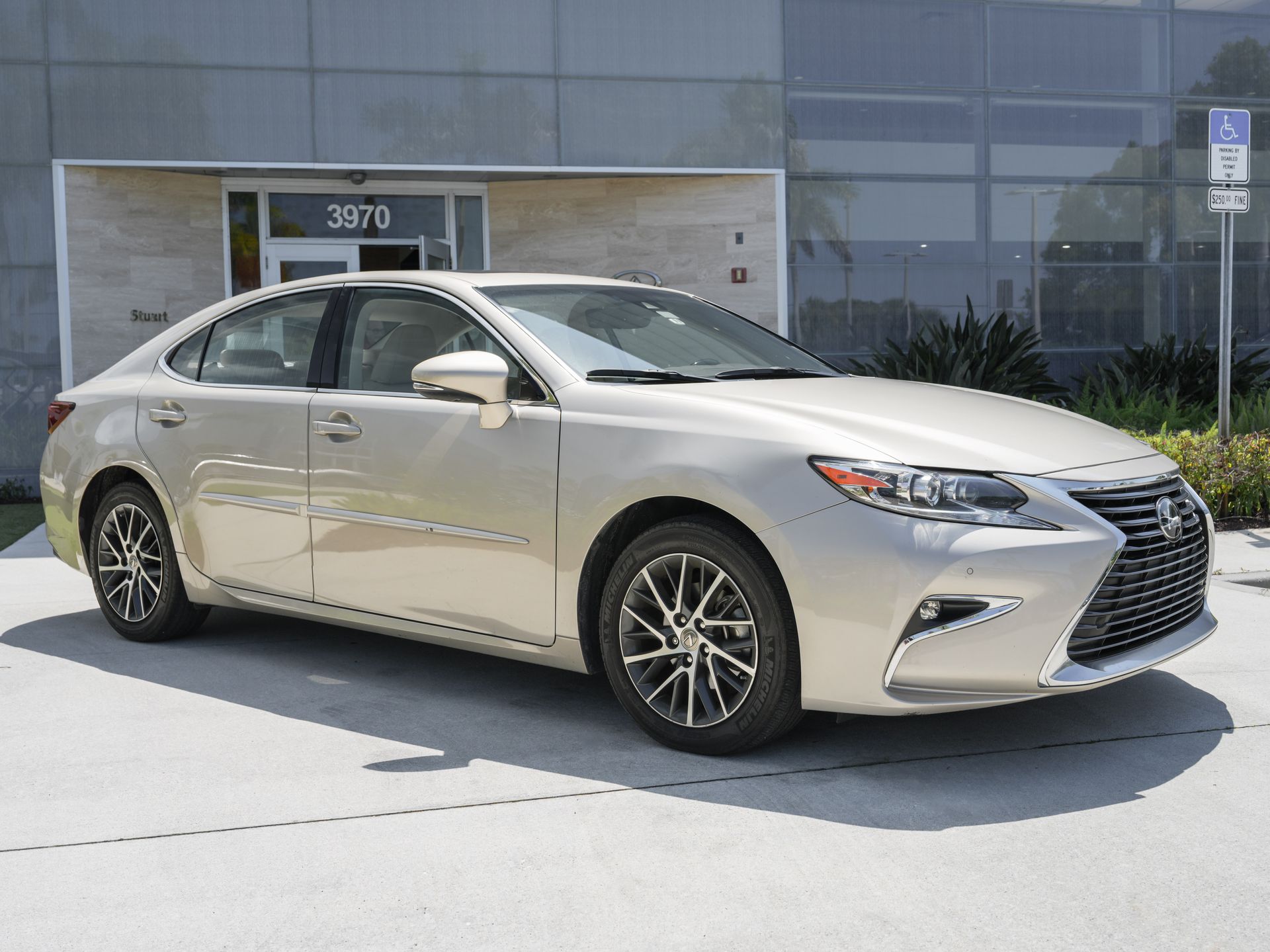used 2018 Lexus ES car, priced at $26,300