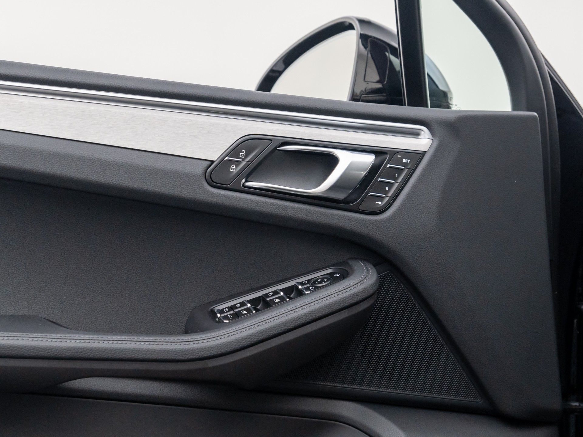 2024 Porsche Macan  photo
