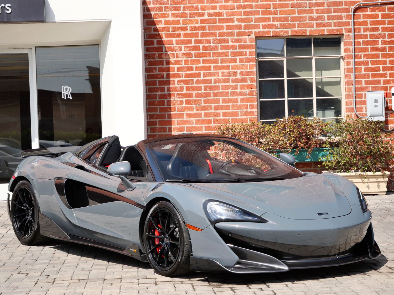 Chicane Effect 2020 McLaren 600LT Convertible Rear-Wheel Drive 7-Speed Automatic
