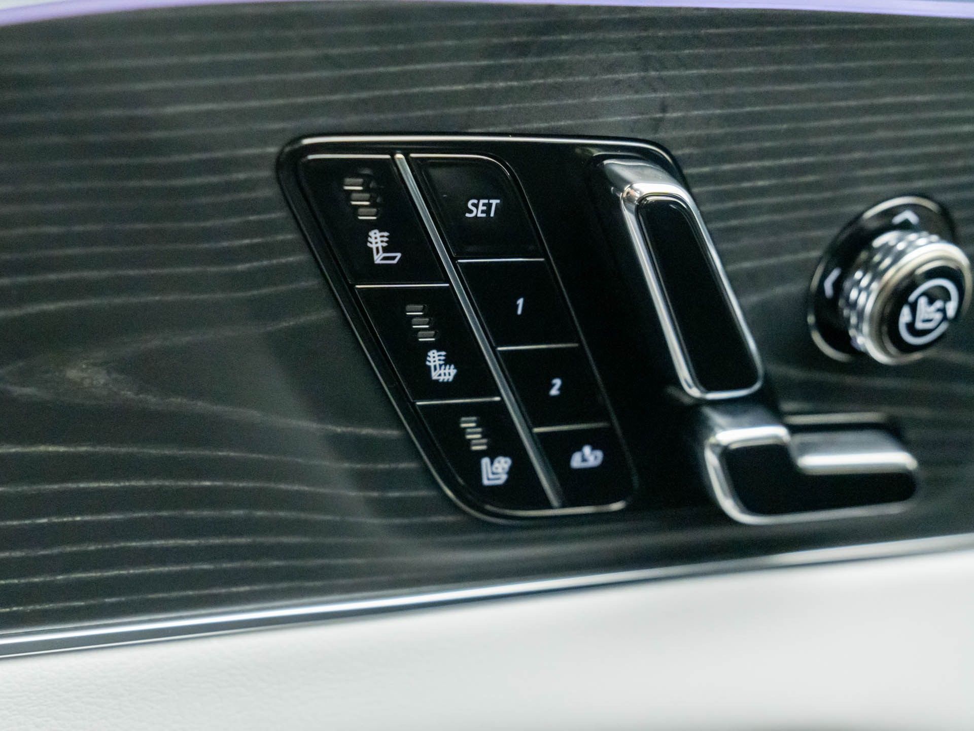 2025 Cadillac LYRIQ Luxury photo