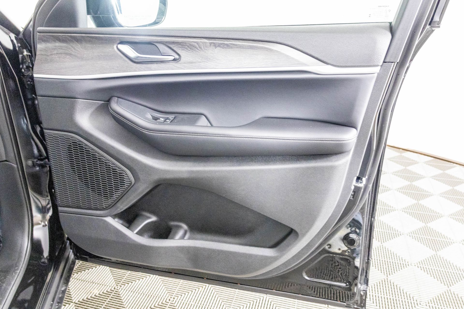 2025 JEEP GRAND CHEROKEE - Image 36