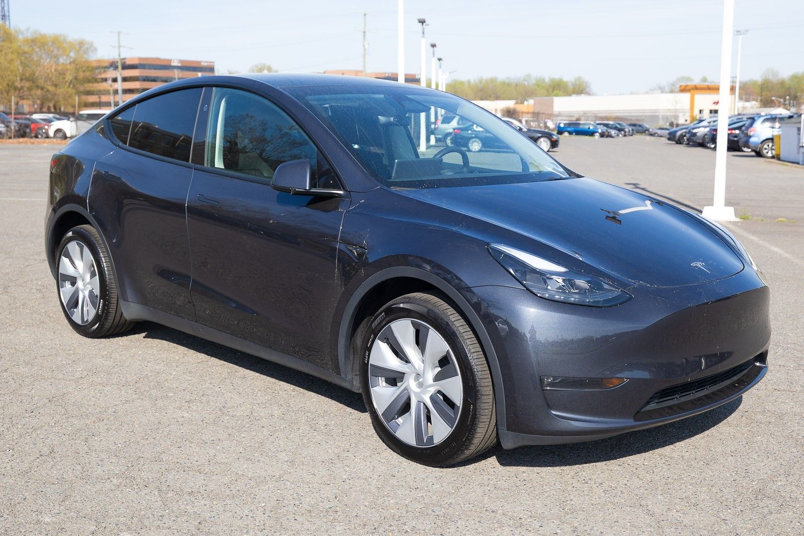 View vehicle photo 4