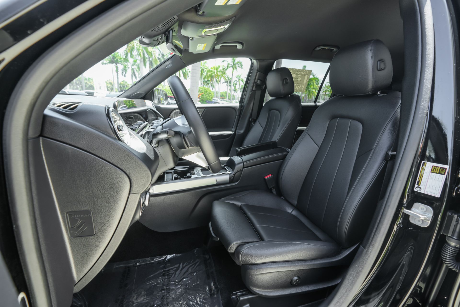 2025 Mercedes Benz GLB 250 photo 2