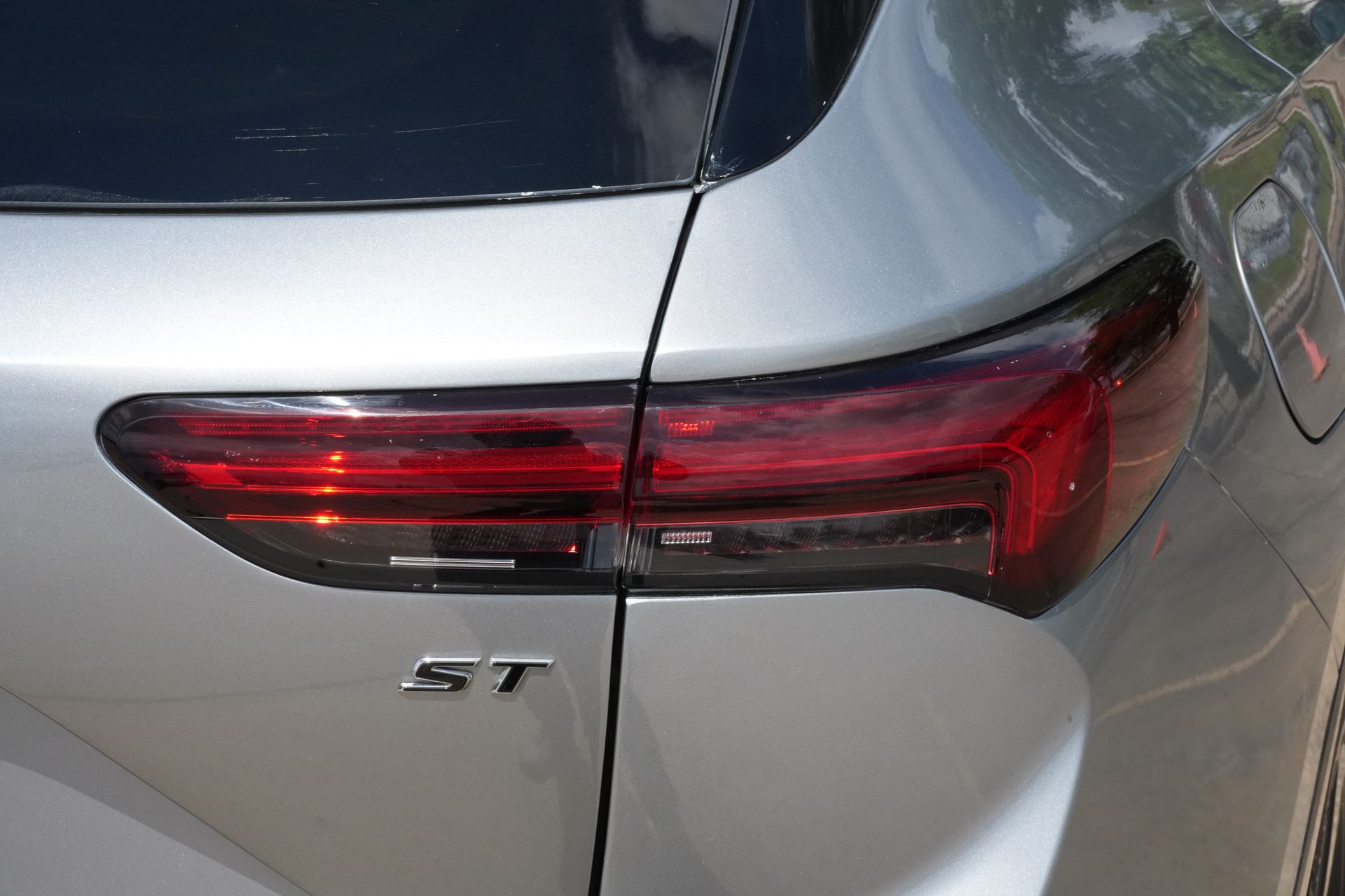 2023 Buick Envision Essence Gray at Toyota of Victoria