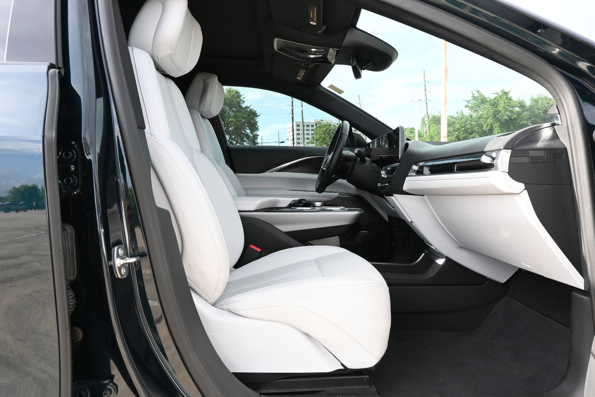 2024 Cadillac LYRIQ Luxury Green at Bayway Cadillac of The Woodlands