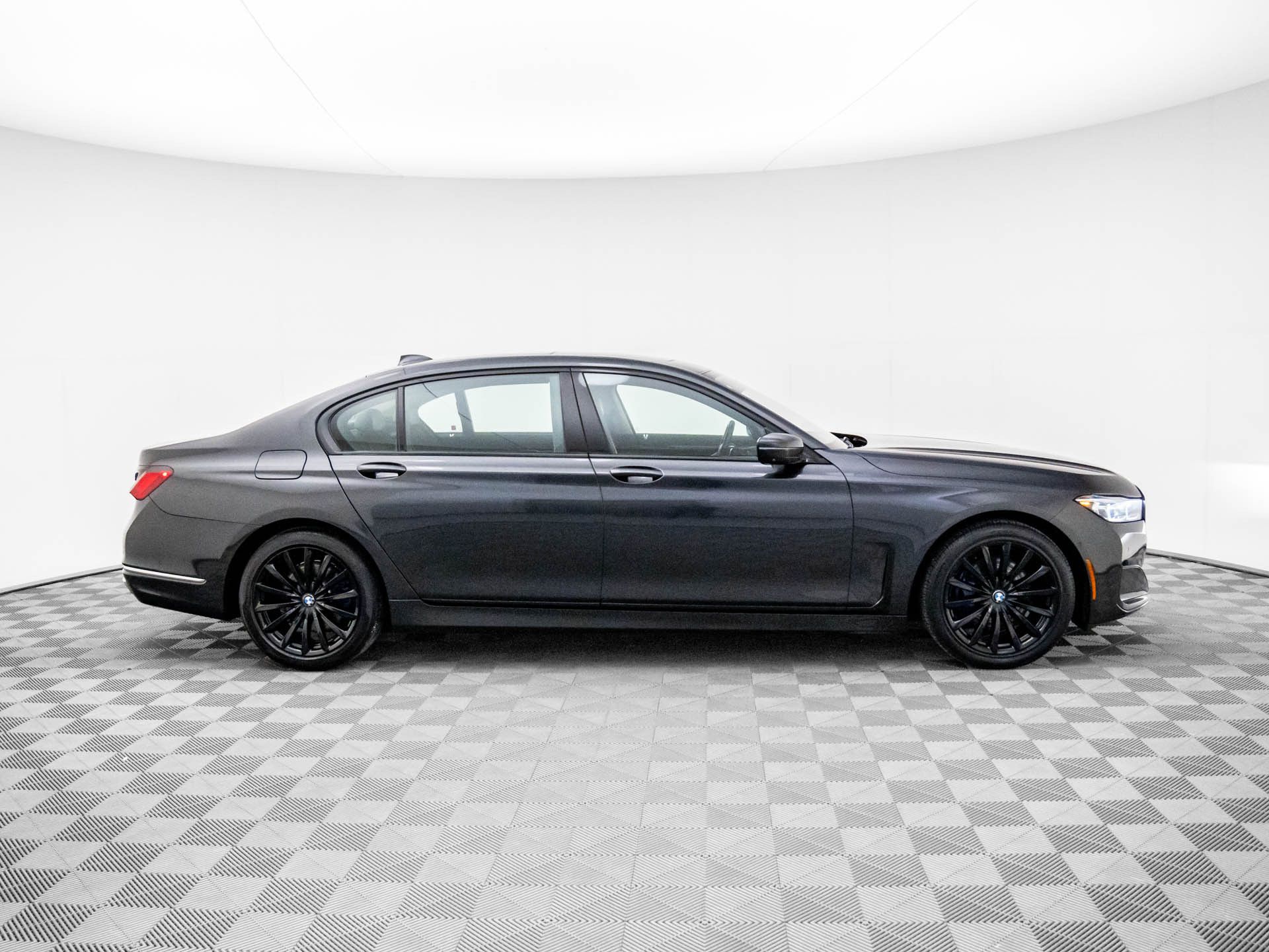 2022 BMW 7-Series 740i xDrive photo
