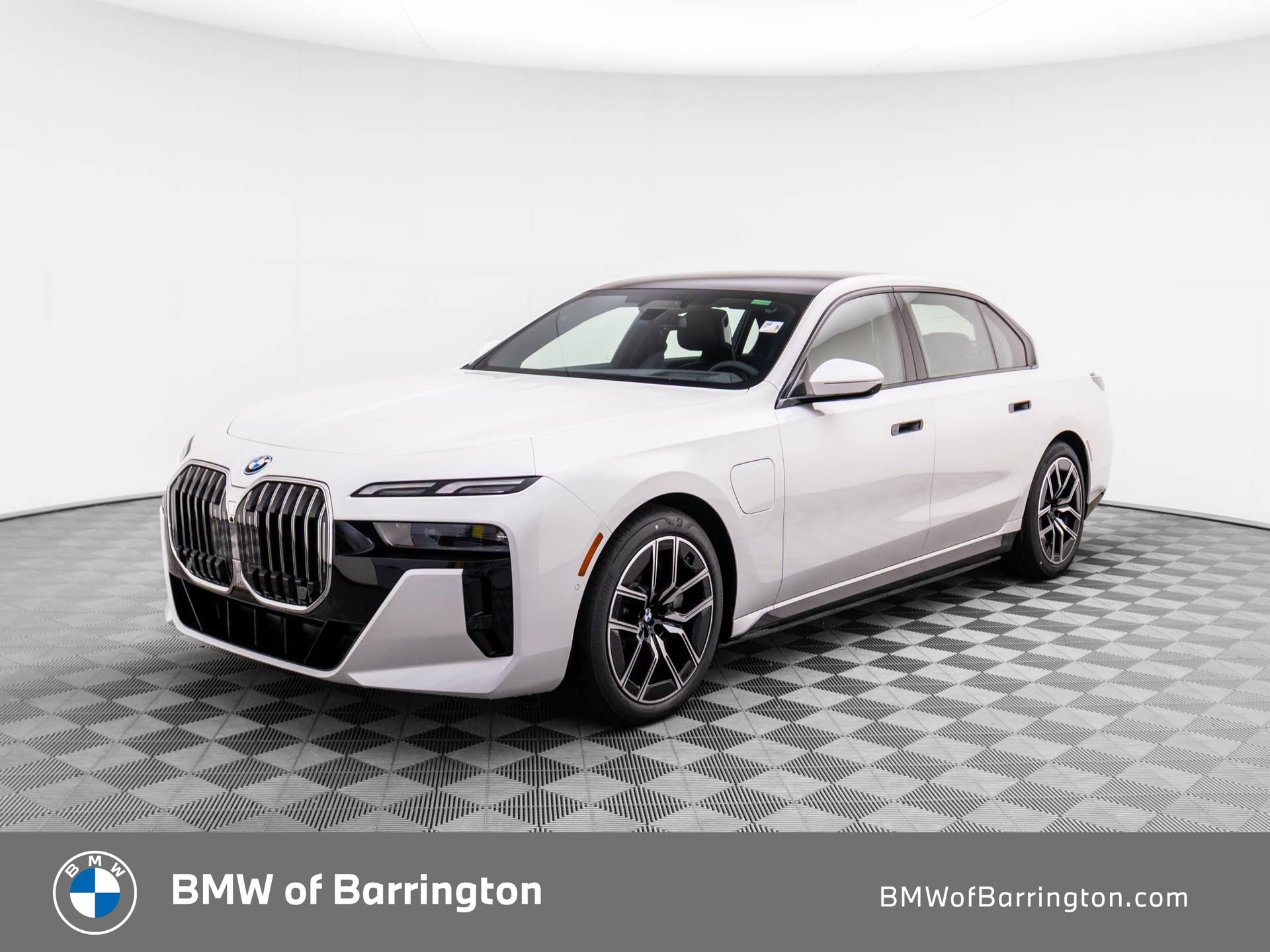 Mineral White Metallic 2025 BMW 7 Series Sedan All-Wheel Drive 8-Speed Automatic