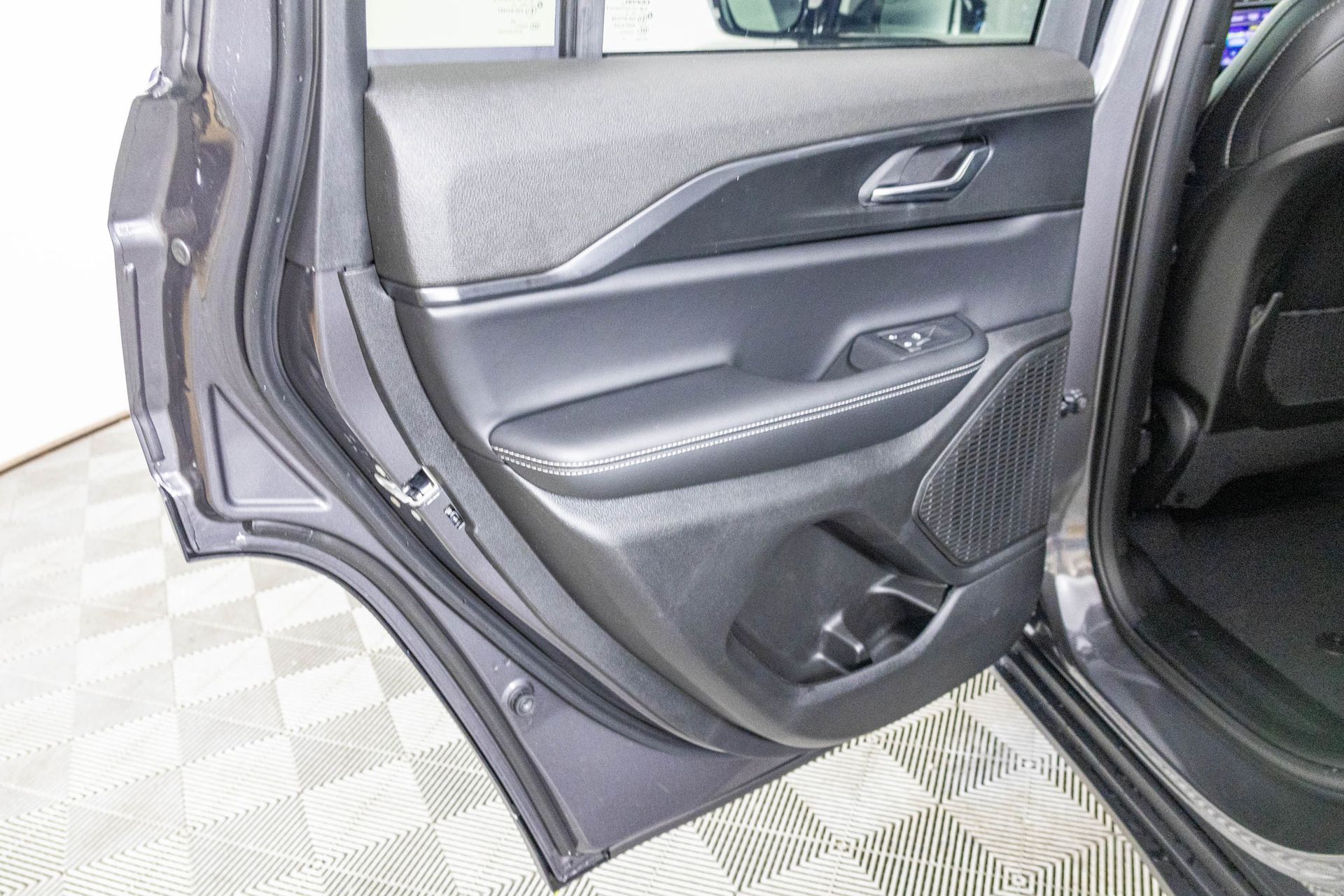 2025 JEEP GRAND CHEROKEE - Image 26