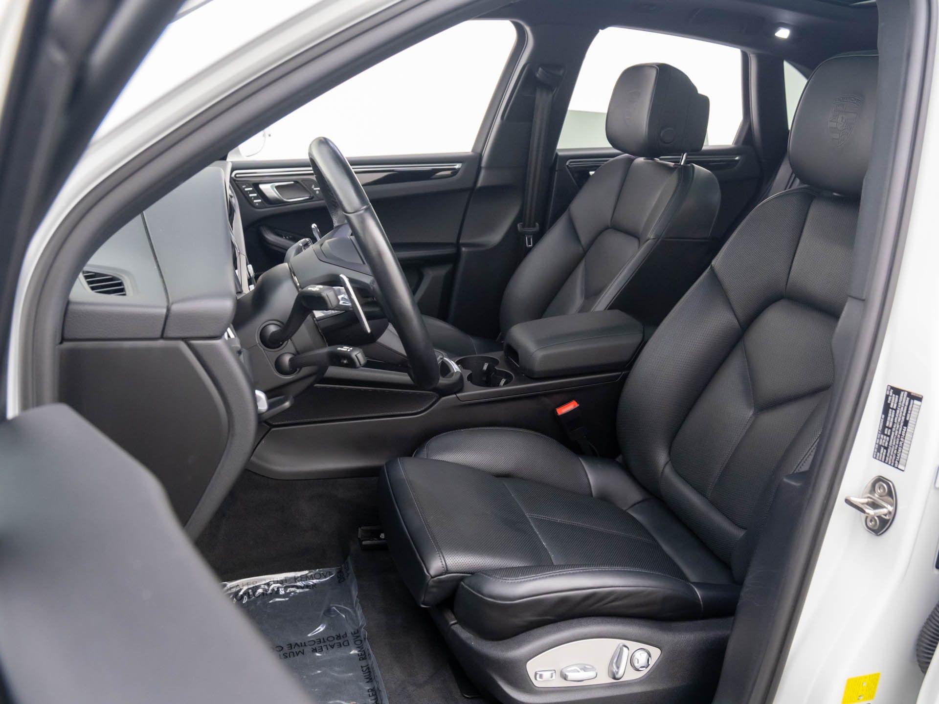 2023 Porsche Macan photo