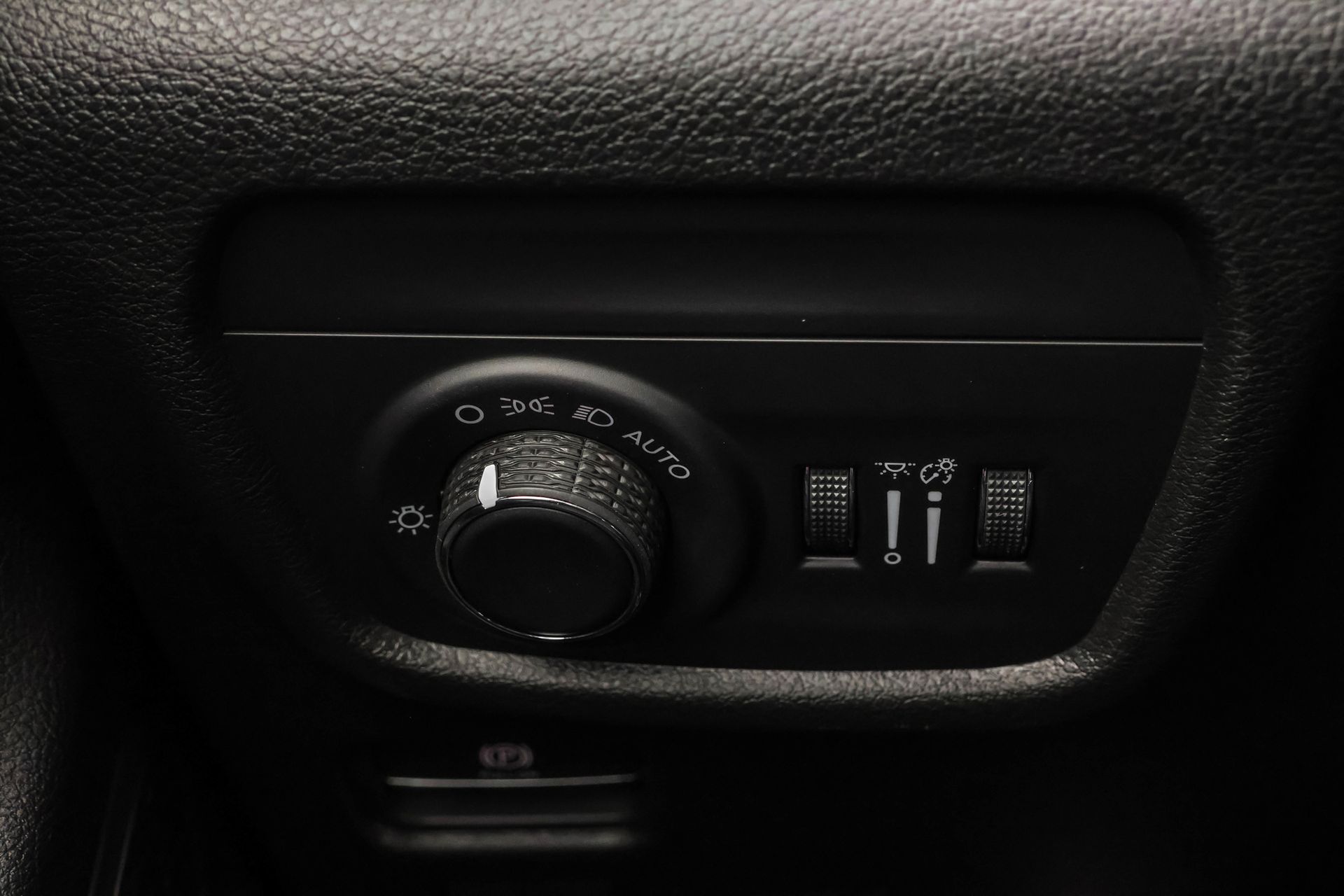 2025 JEEP GRAND CHEROKEE L - Image 29