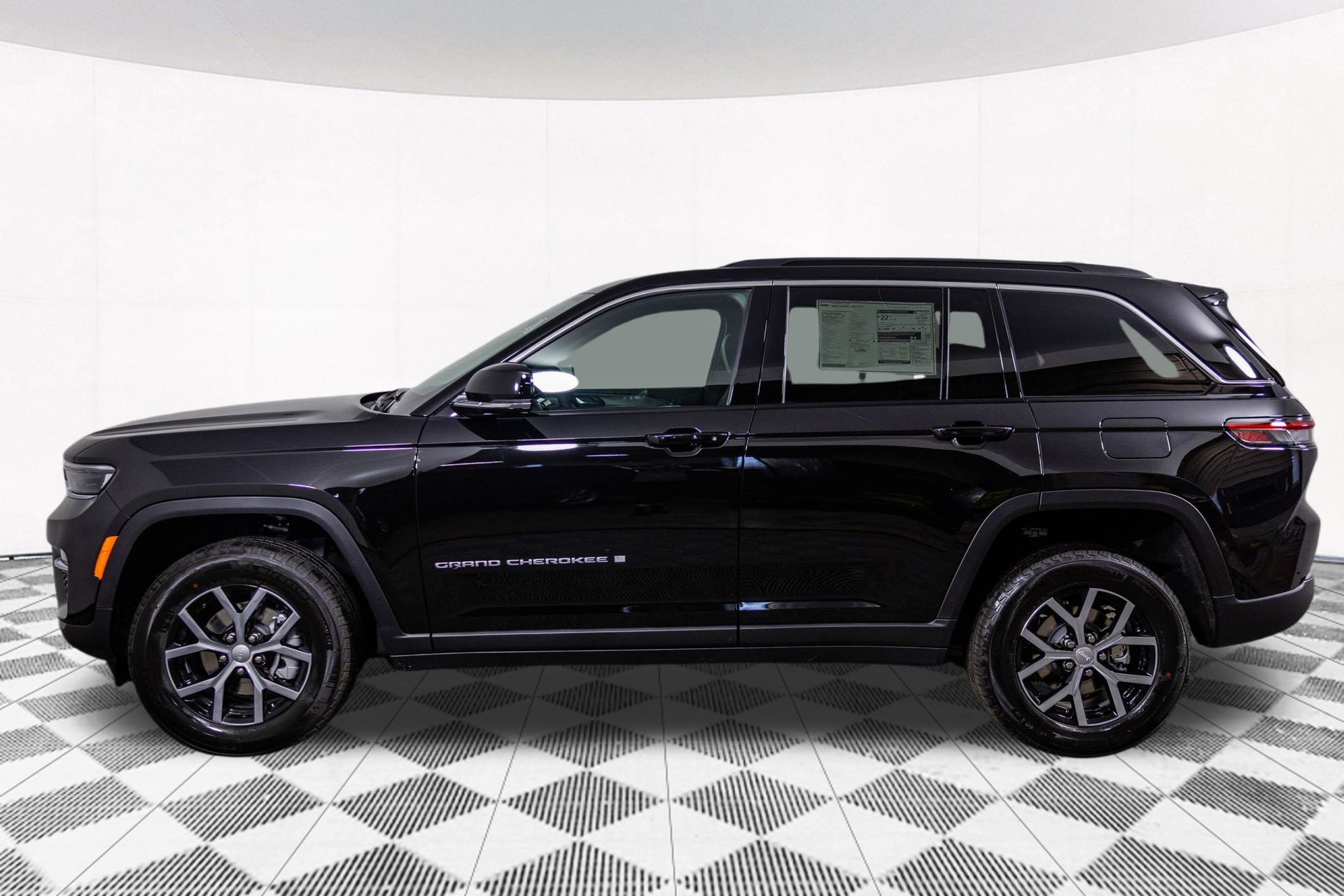 2025 JEEP GRAND CHEROKEE - Image 13