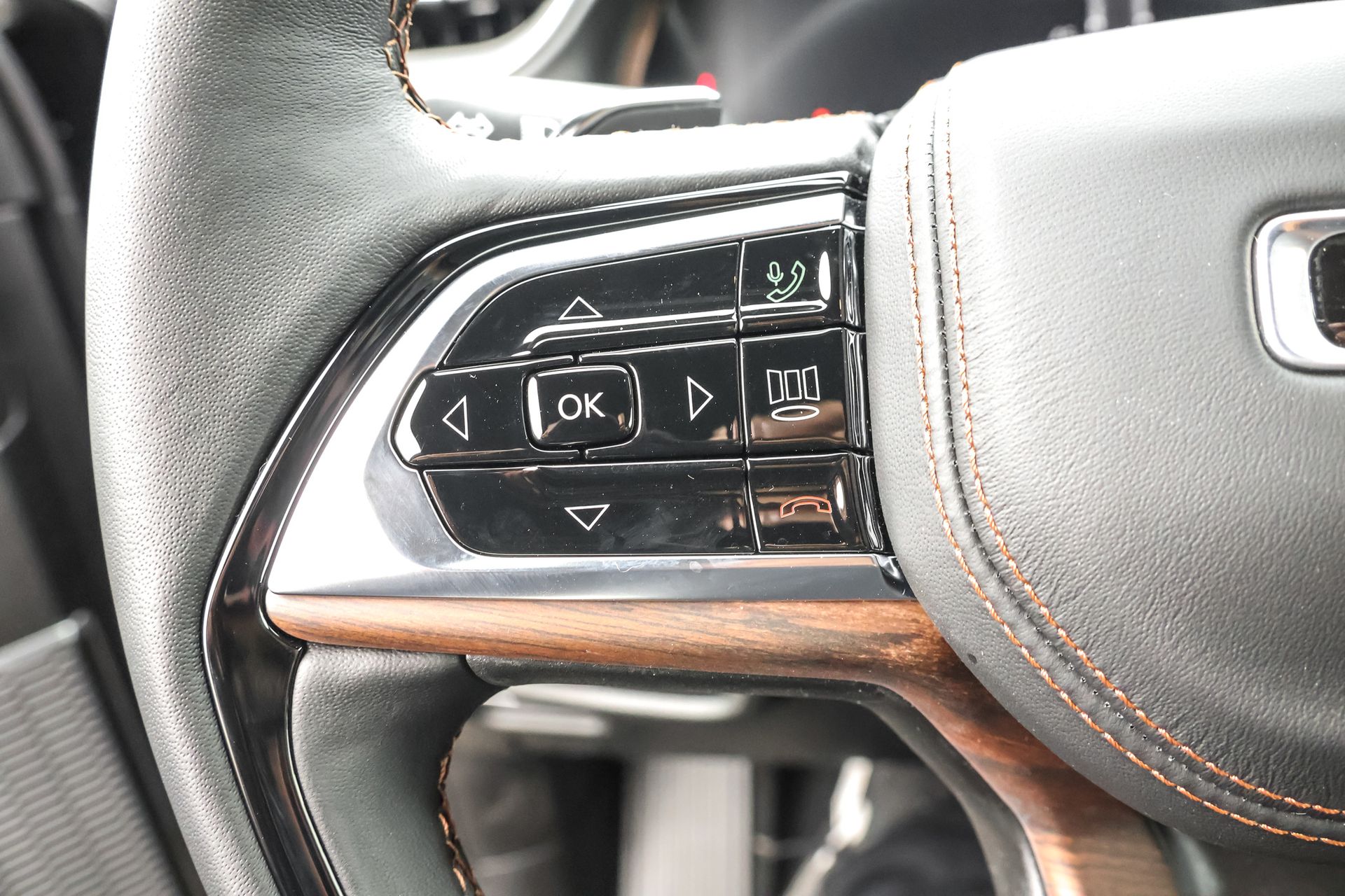 2025 JEEP GRAND CHEROKEE - Image 21