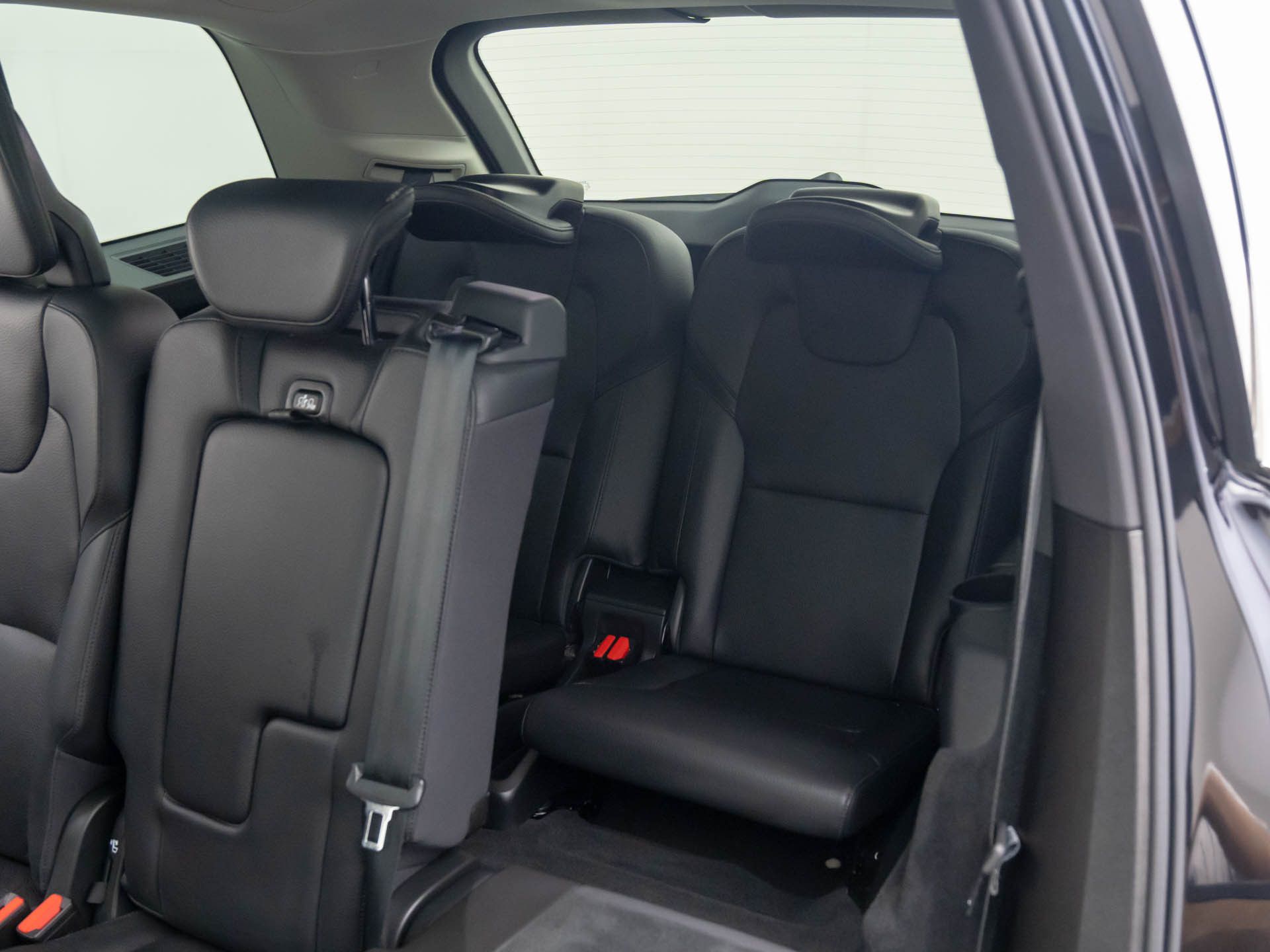 2022 Volvo XC90 T5 Momentum photo
