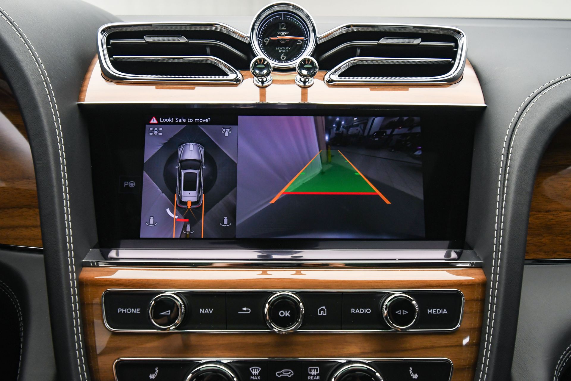 2025 Bentley Bentayga - Photo 38