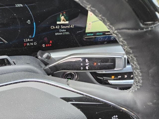 2024 Cadillac LYRIQ Luxury photo