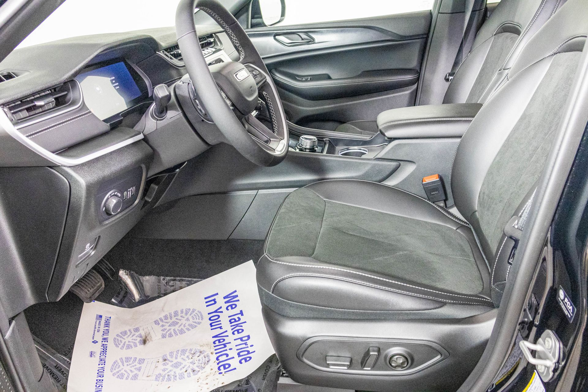 2025 JEEP GRAND CHEROKEE - Image 20