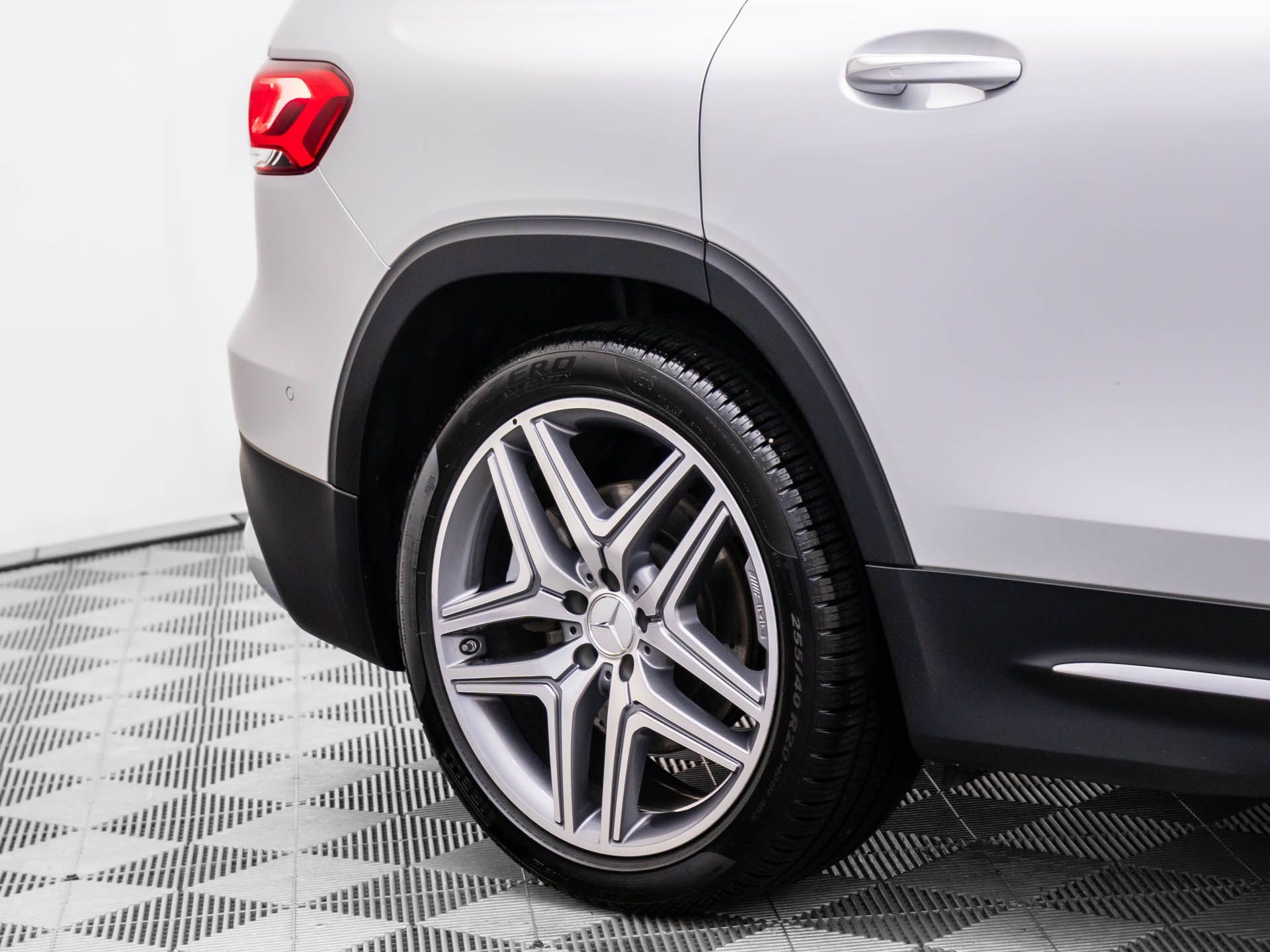 2022 Mercedes-Benz GLB GLB 35 AMG photo