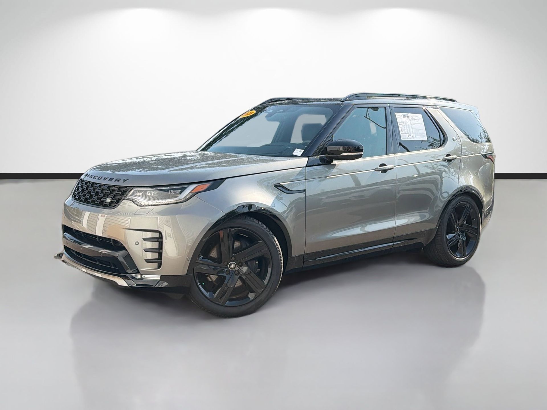 2025 Land Rover Discovery P360 Dynamic SE AWD    