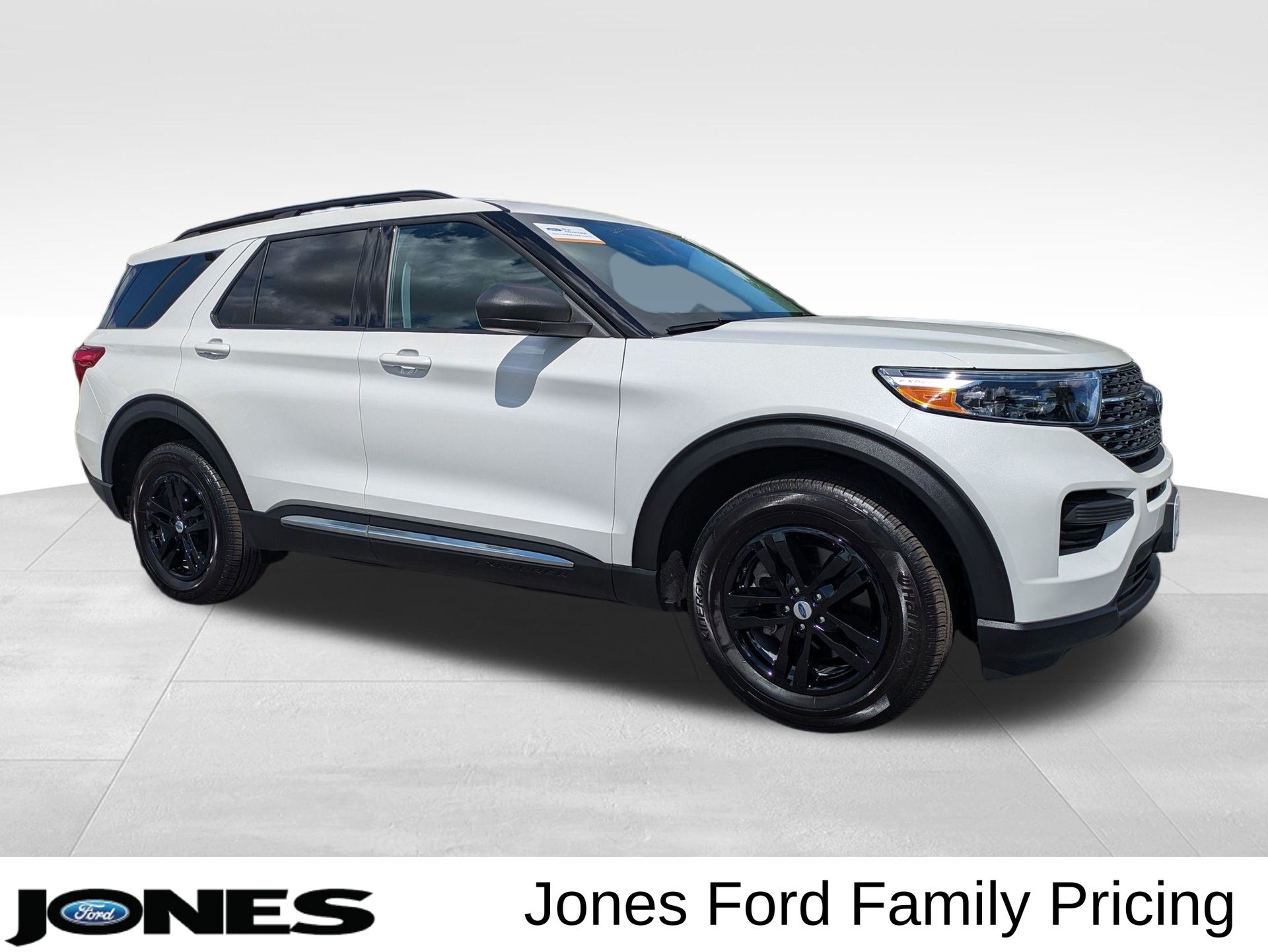 2023 Ford Explorer XLT White at Jones Ford