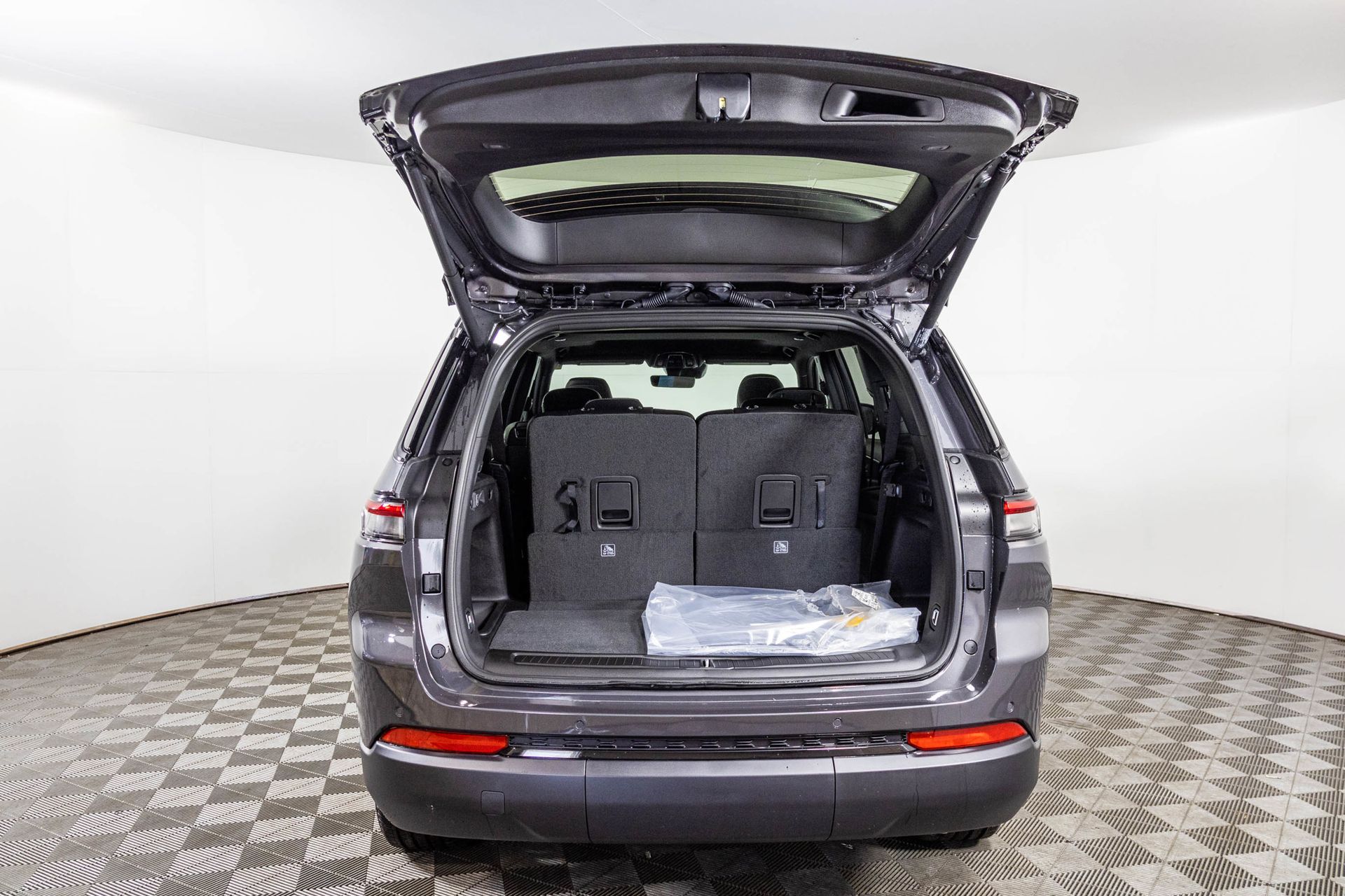 2025 JEEP GRAND CHEROKEE L - Image 34