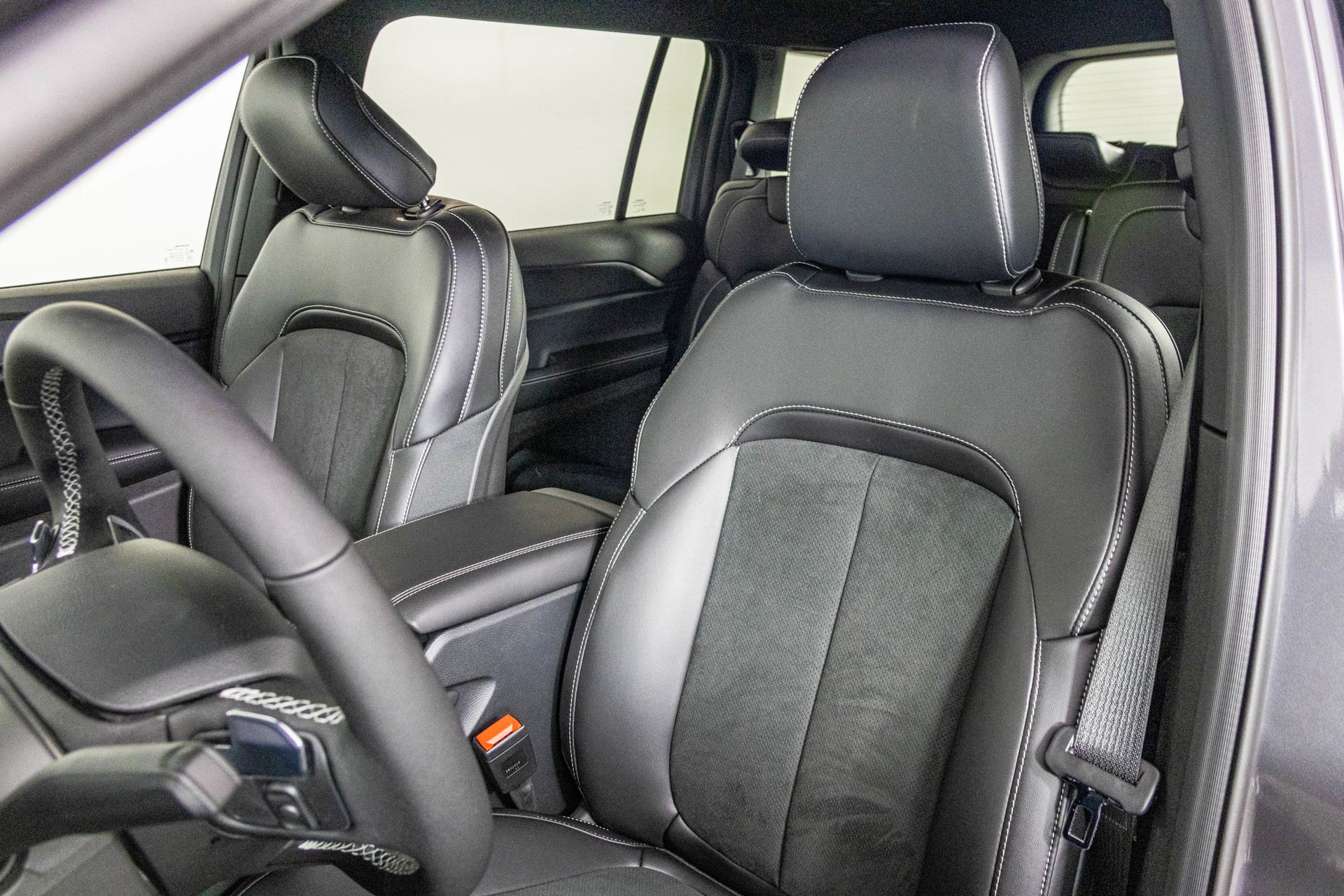2025 JEEP GRAND CHEROKEE L - Image 17