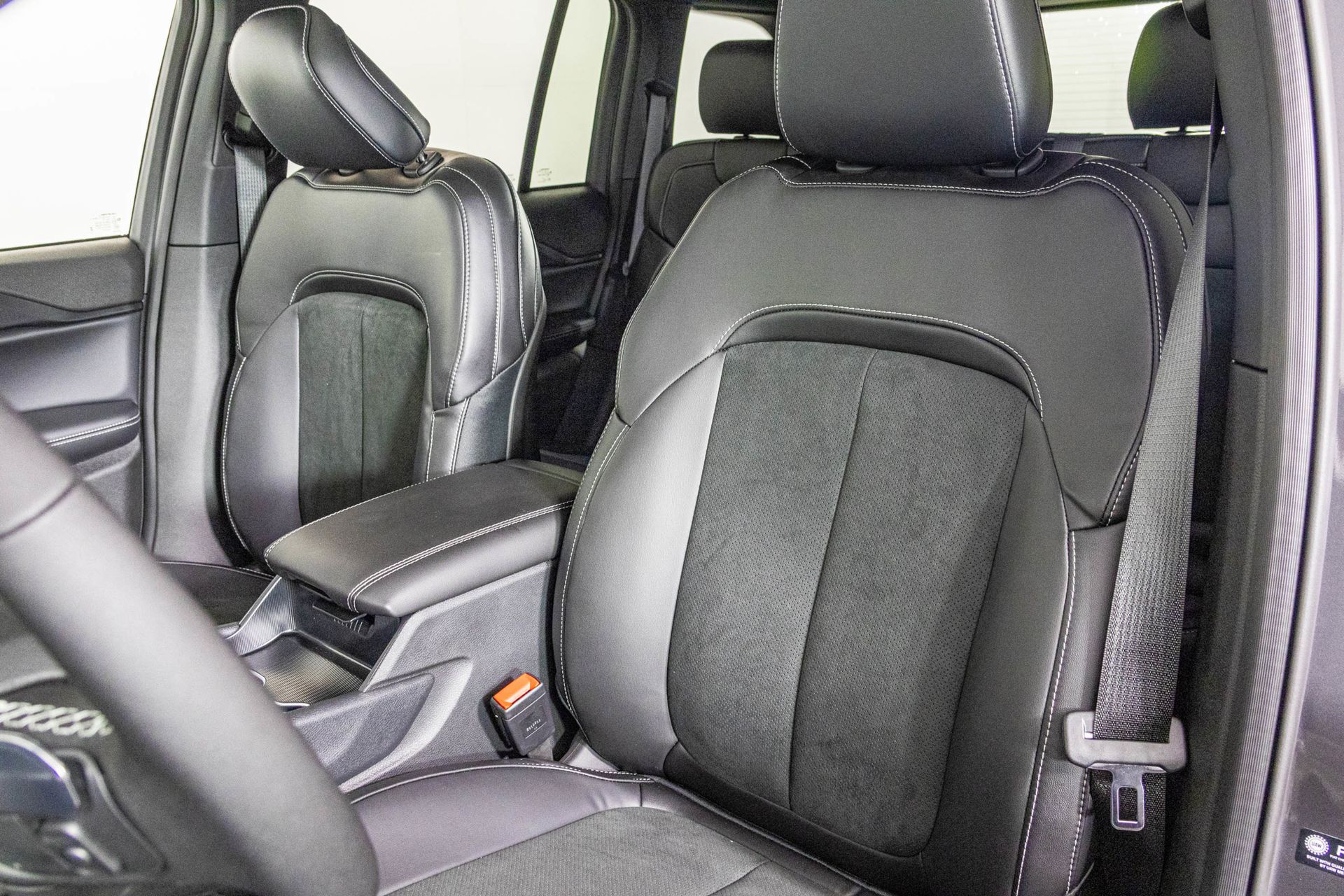 2025 JEEP GRAND CHEROKEE - Image 17