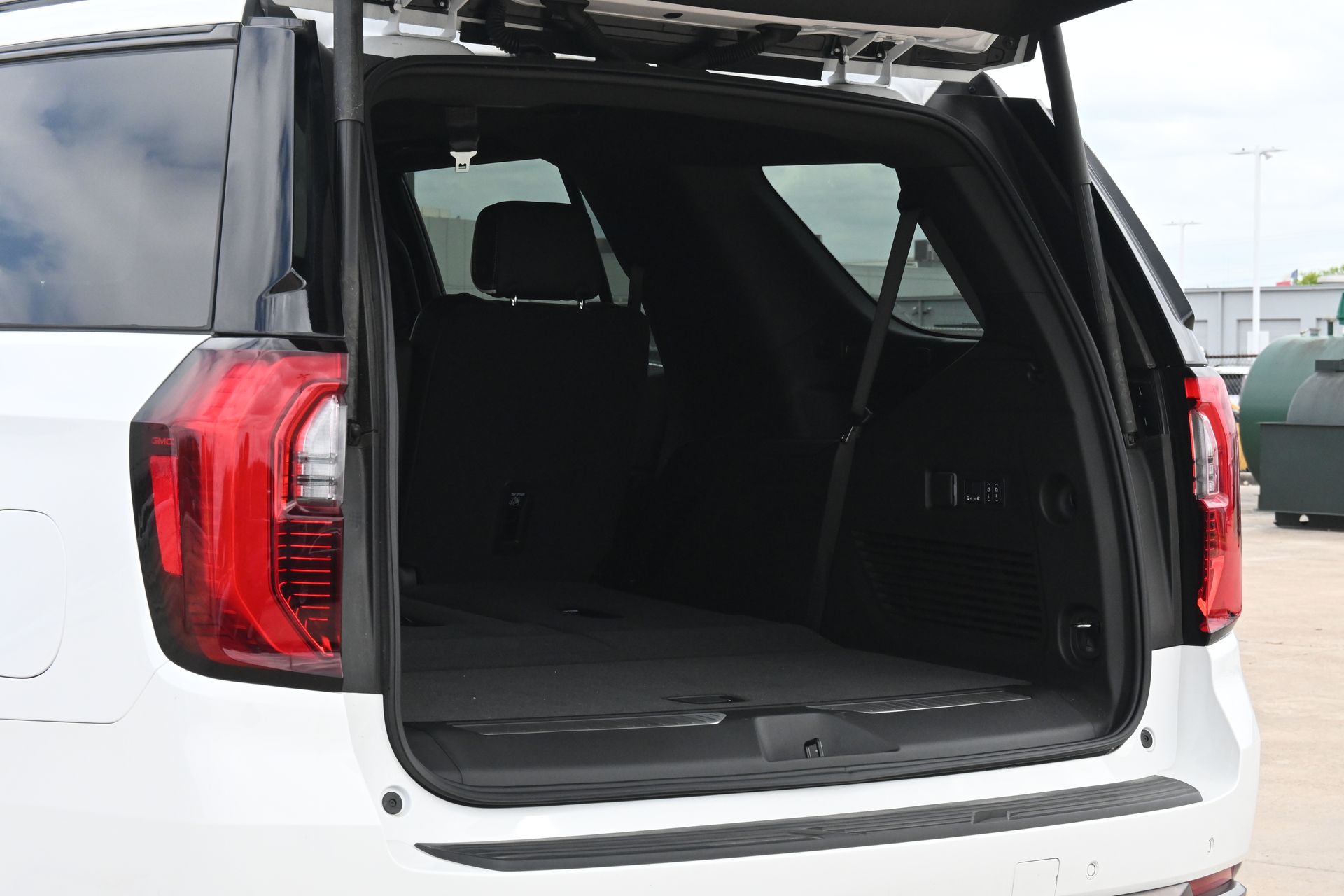 2026 GMC Yukon AT4 Ultimate White at Central Houston Nissan