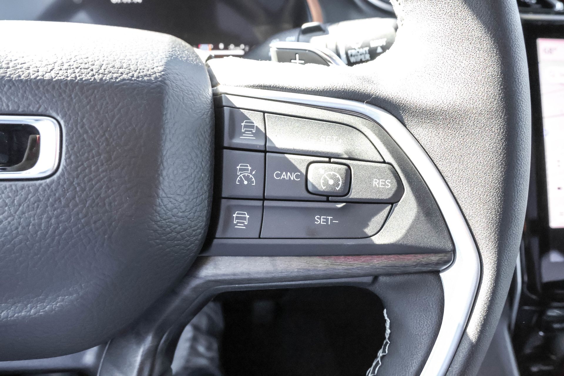 2025 JEEP GRAND CHEROKEE - Image 25