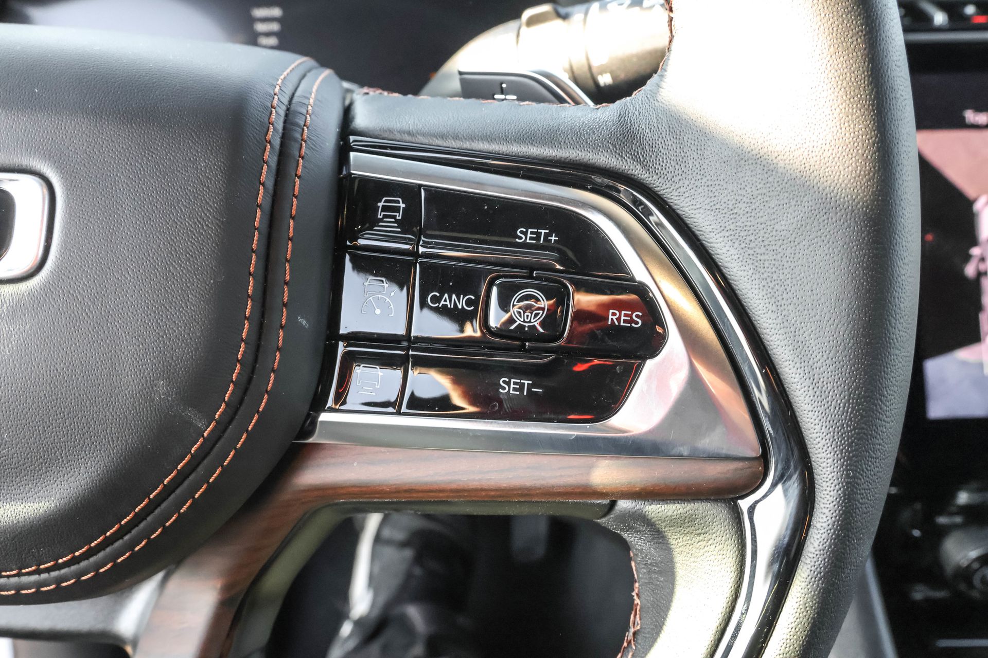 2025 JEEP GRAND CHEROKEE - Image 26