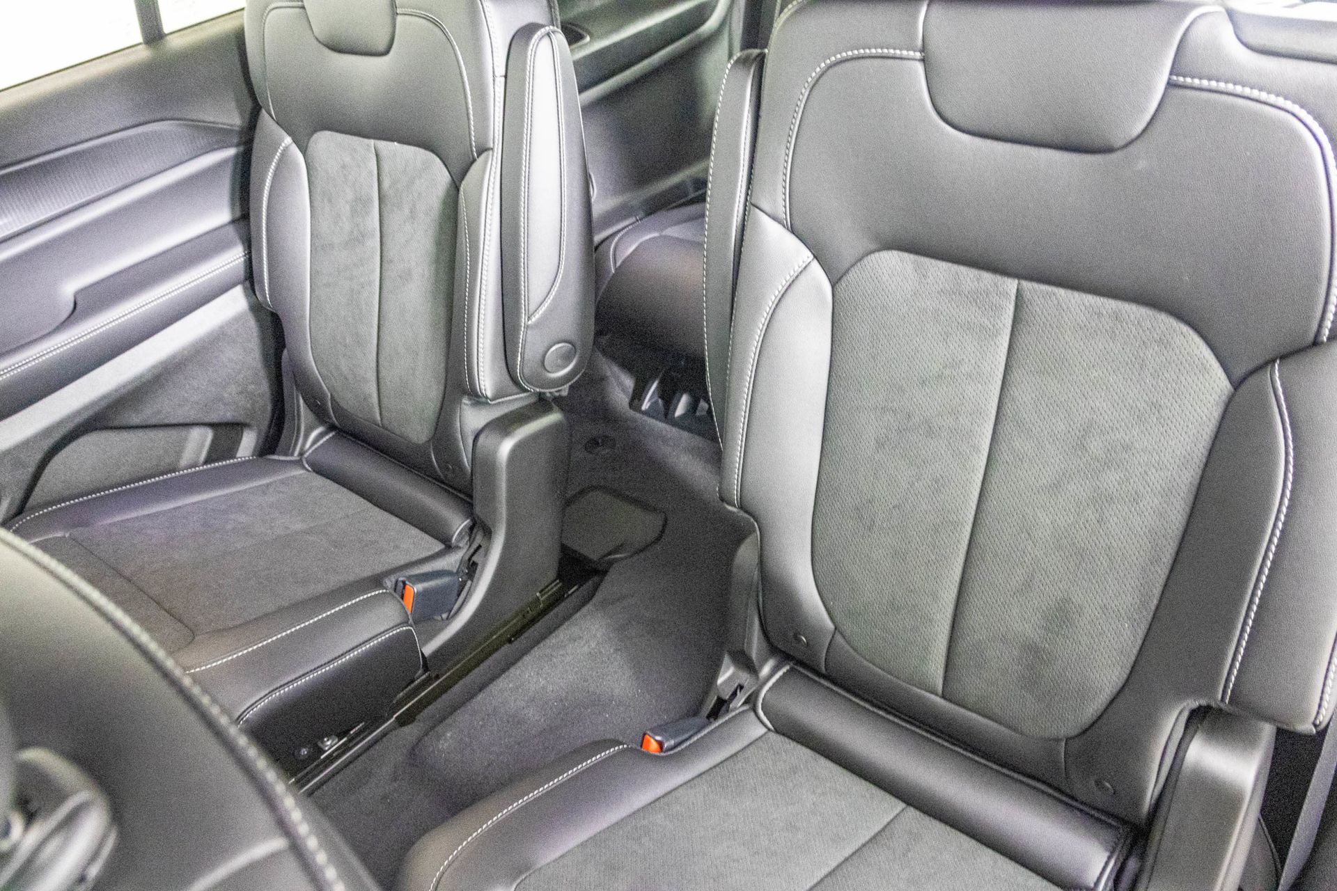 2025 JEEP GRAND CHEROKEE L - Image 28