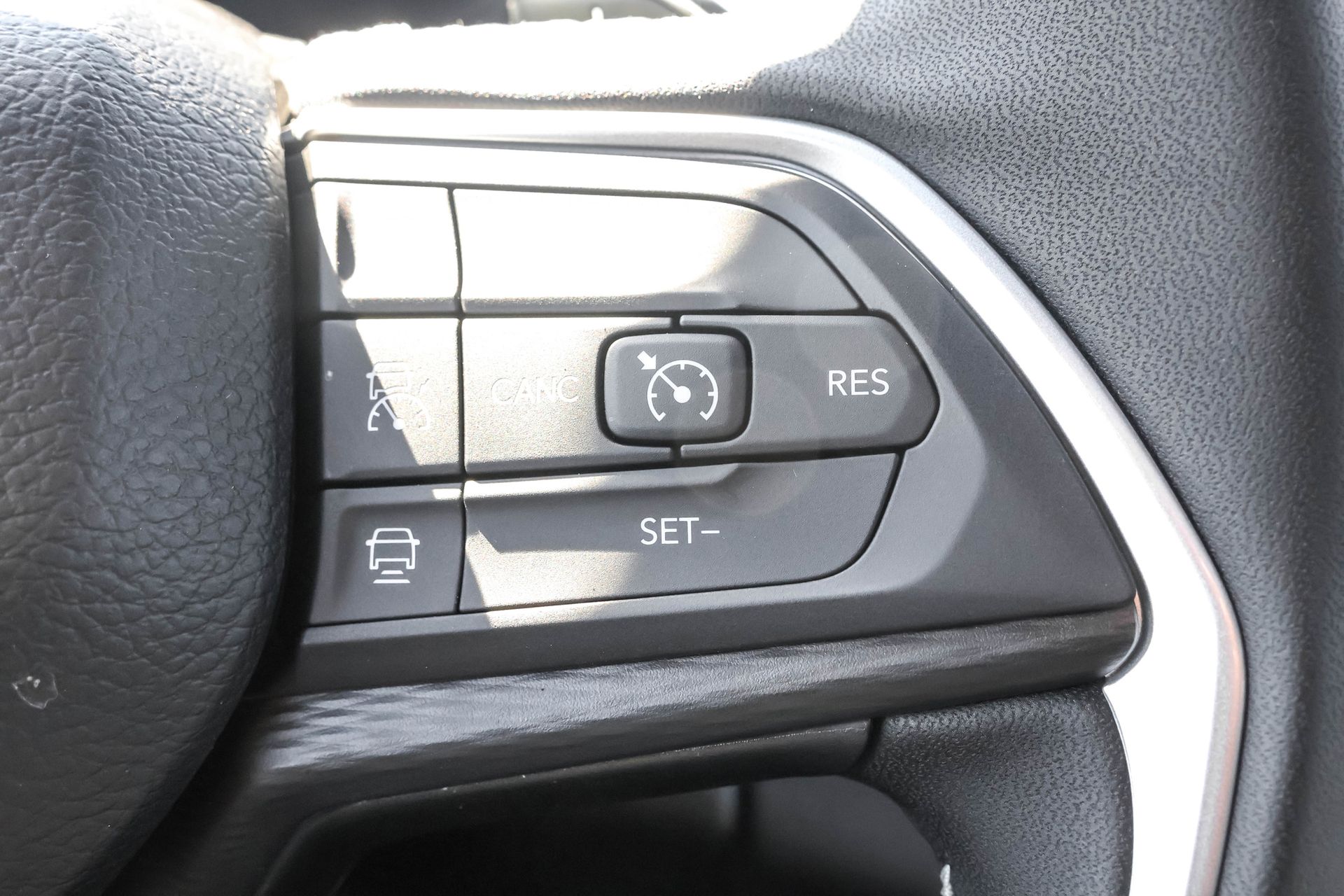 2025 JEEP GRAND CHEROKEE - Image 26